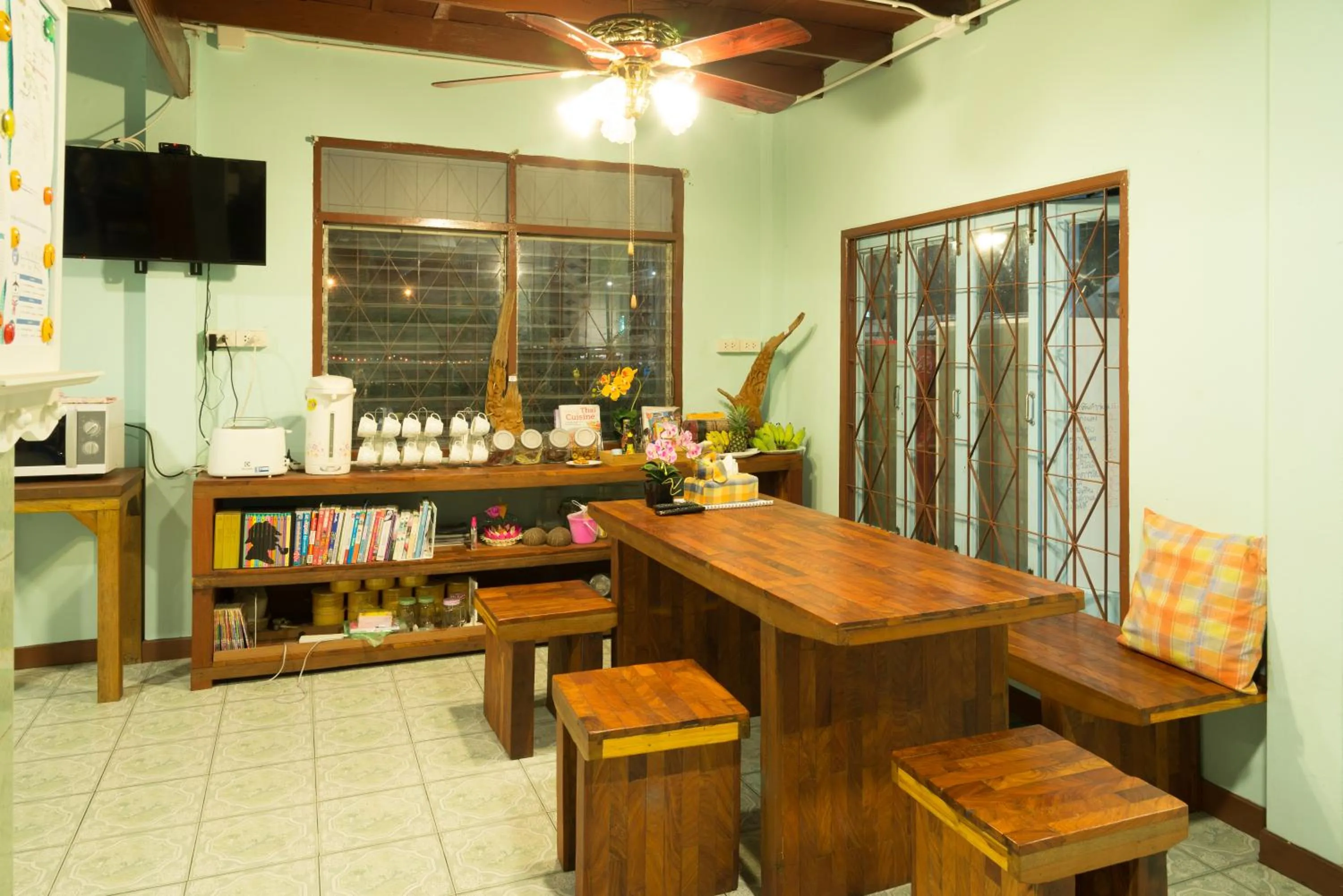 Dining area in Nang Ta Yon @ Ban Thap Chang Hostel