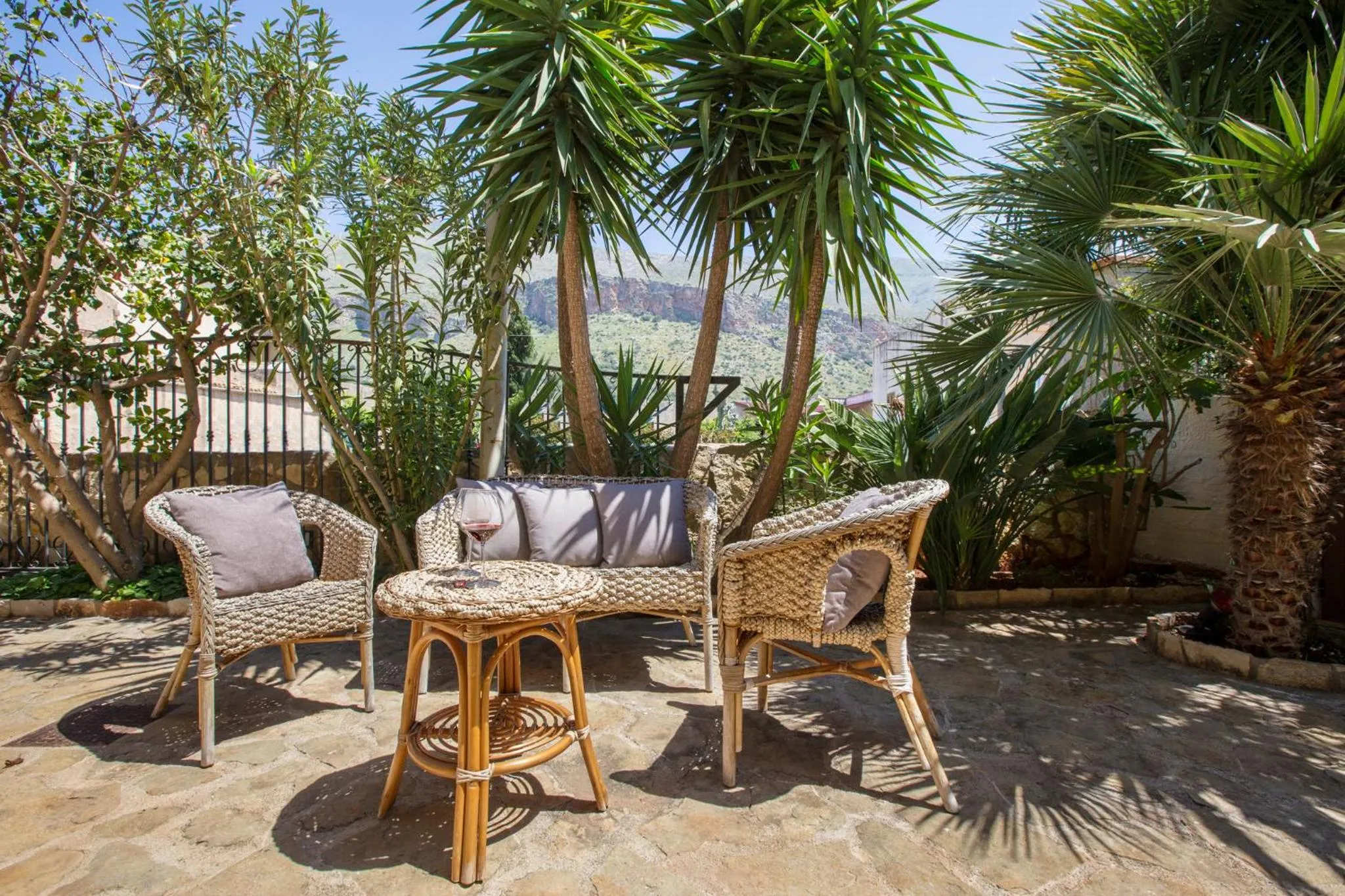 Property building in Cala di Ponente