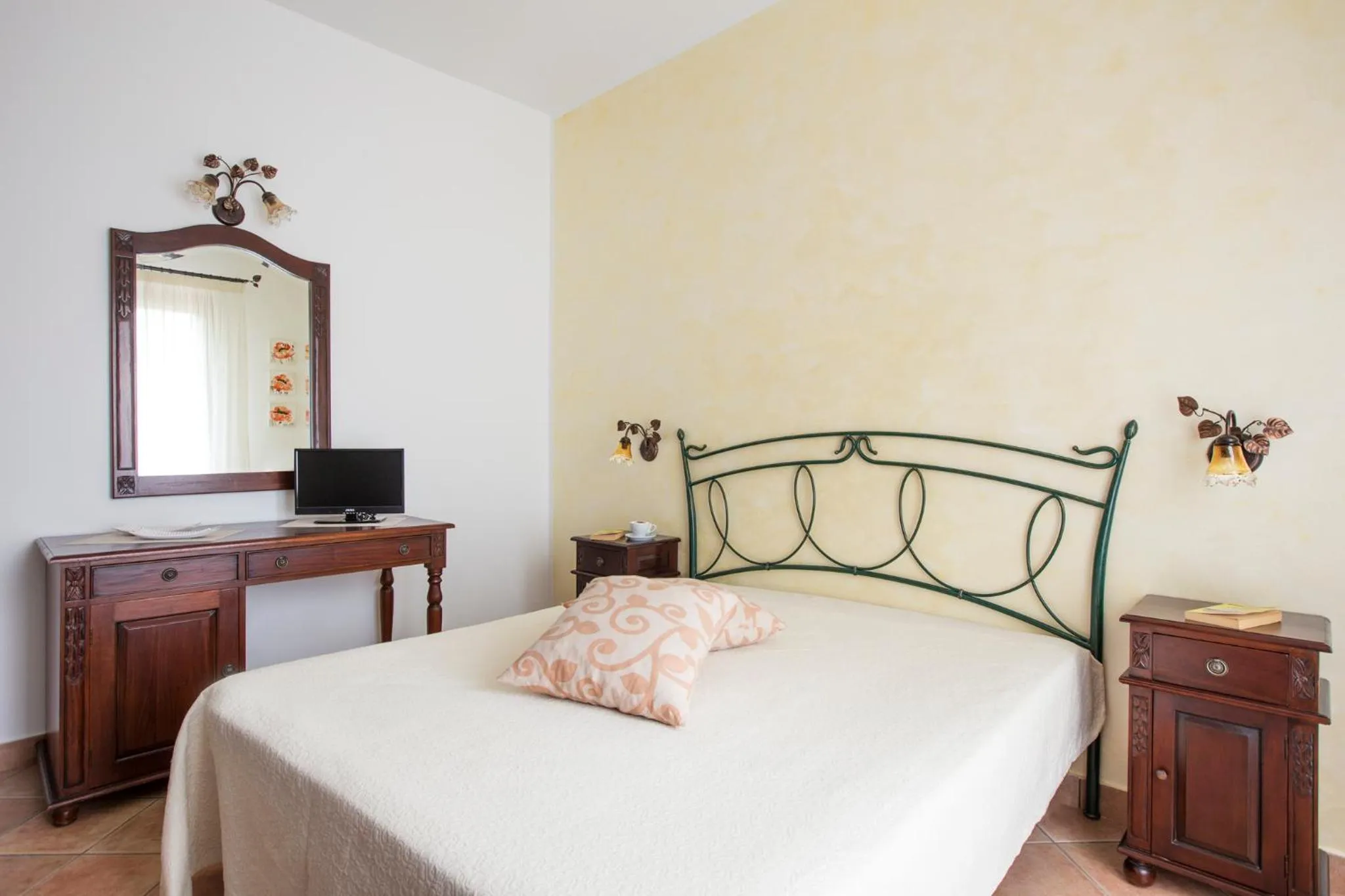 TV and multimedia, Bed in Cala di Ponente