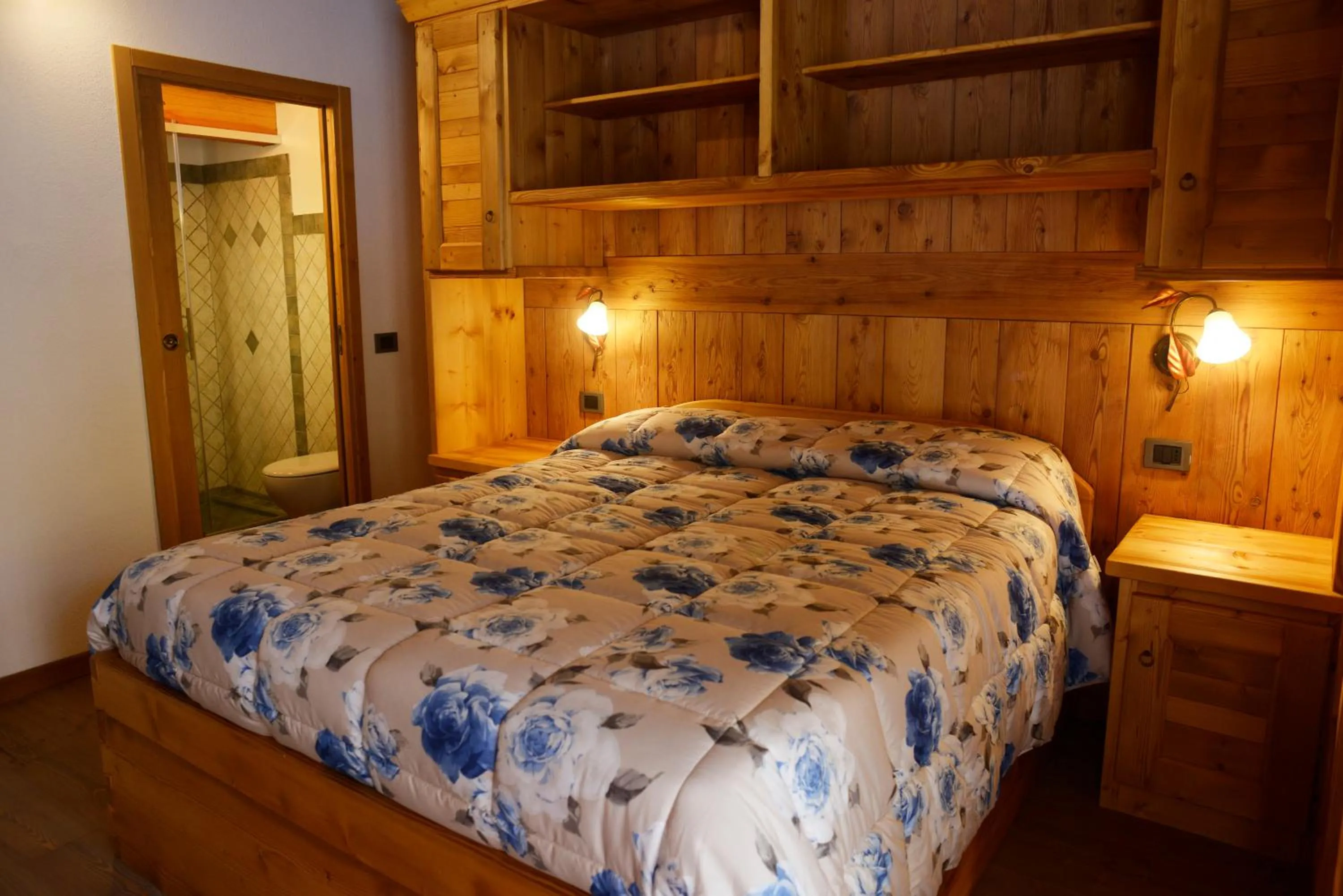 Photo of the whole room, Bed in Le Nid de l'Aigle