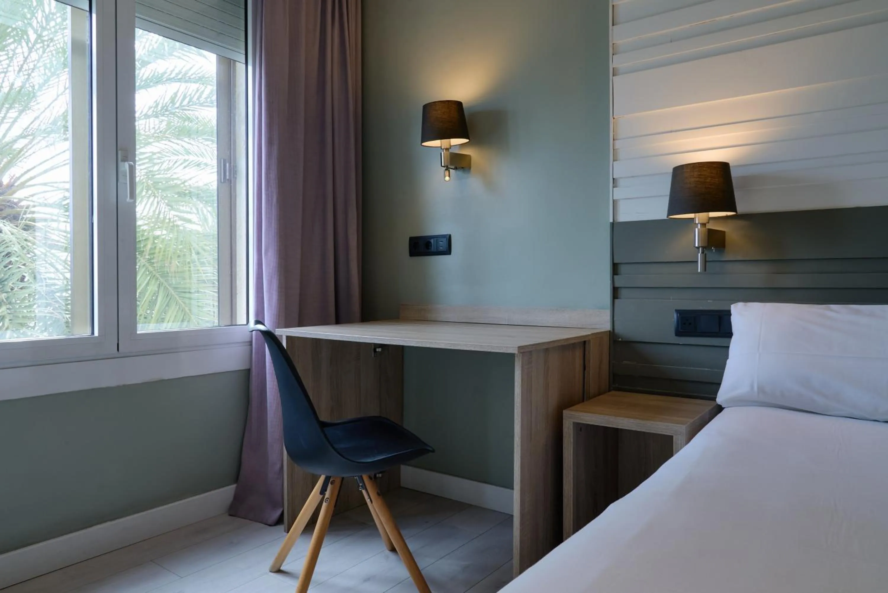 Area and facilities, Bed in Hotel Miramar Badalona