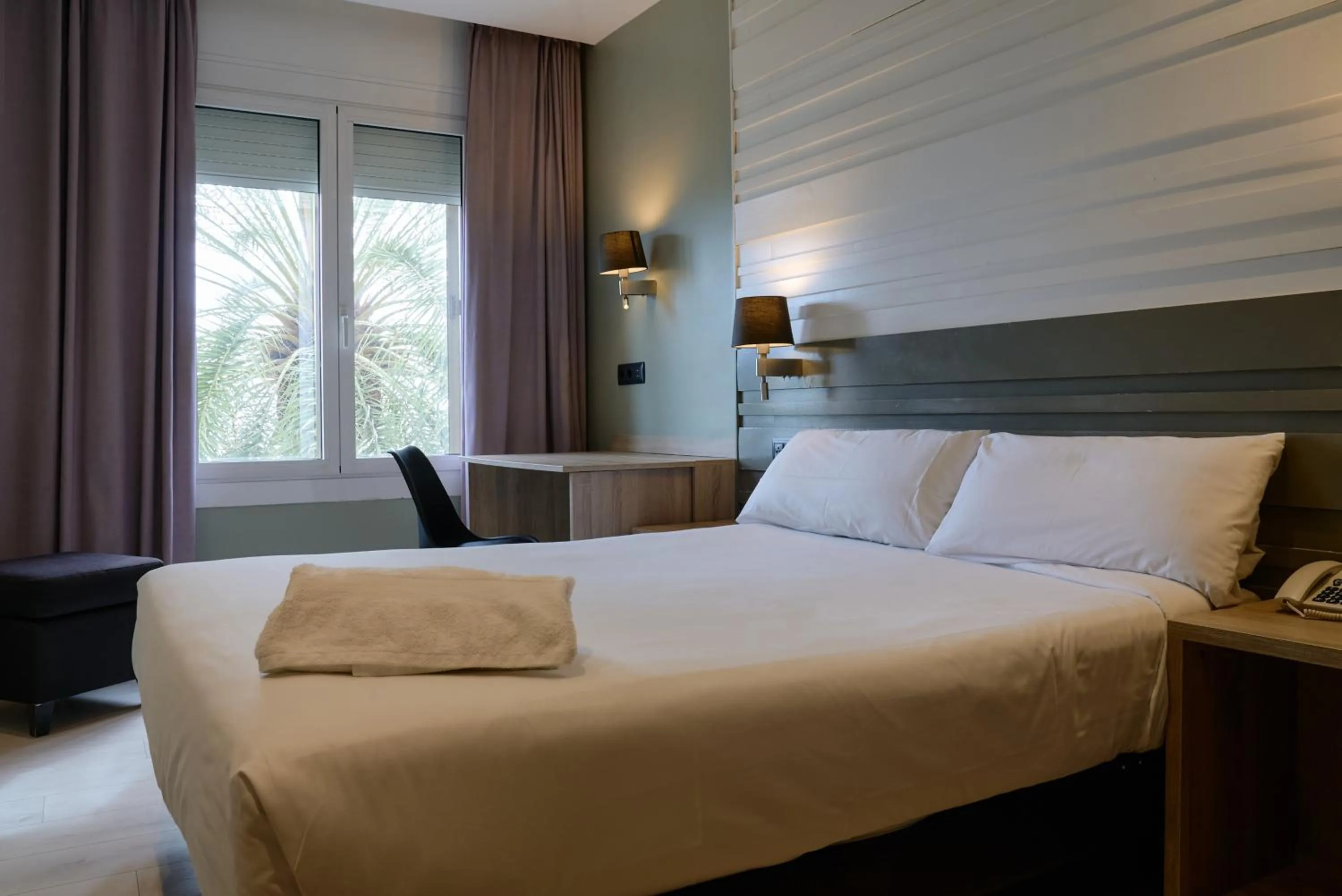 City view, Bed in Hotel Miramar Badalona