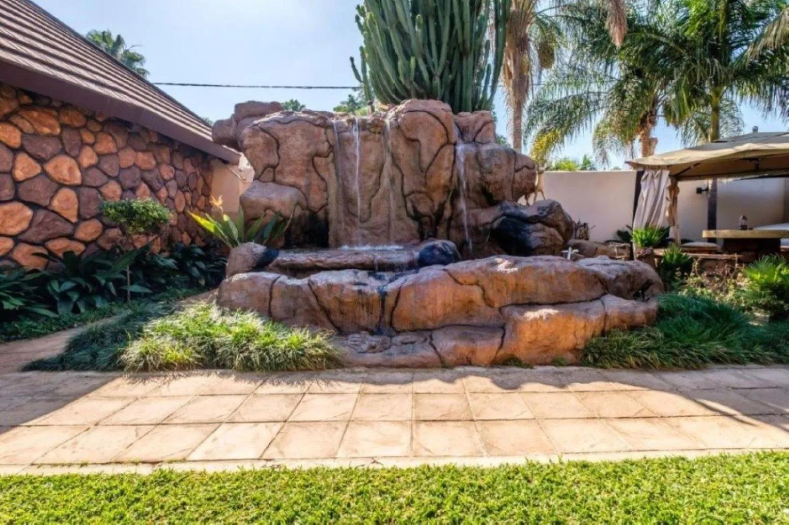 Garden view in Kassaboera Lodge