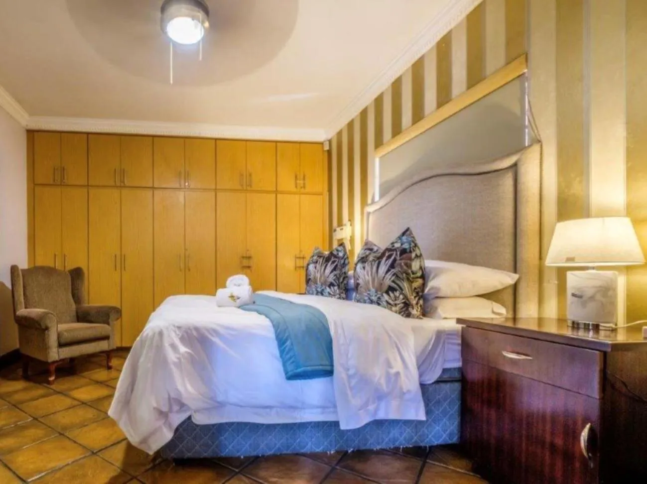 Photo of the whole room, Bed in Kassaboera Lodge