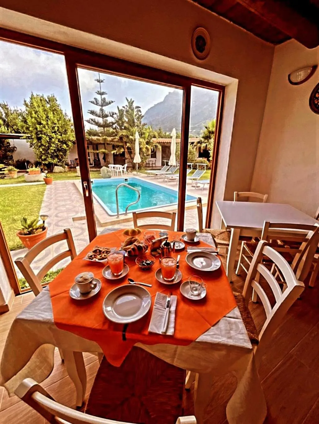 Food and drinks in Case Vacanze Le Buganville