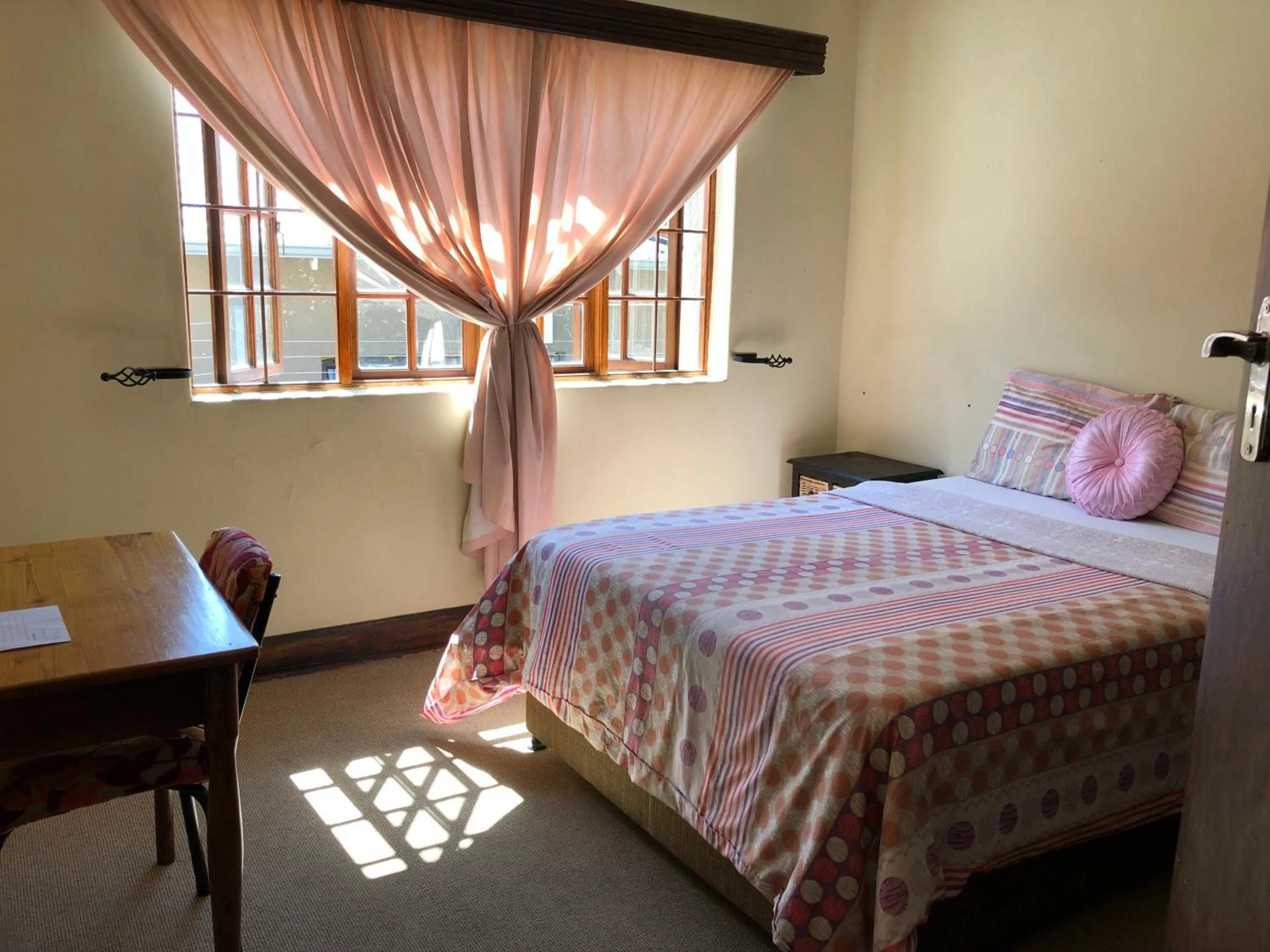 Bedroom, Bed in Westmoreland Lodge
