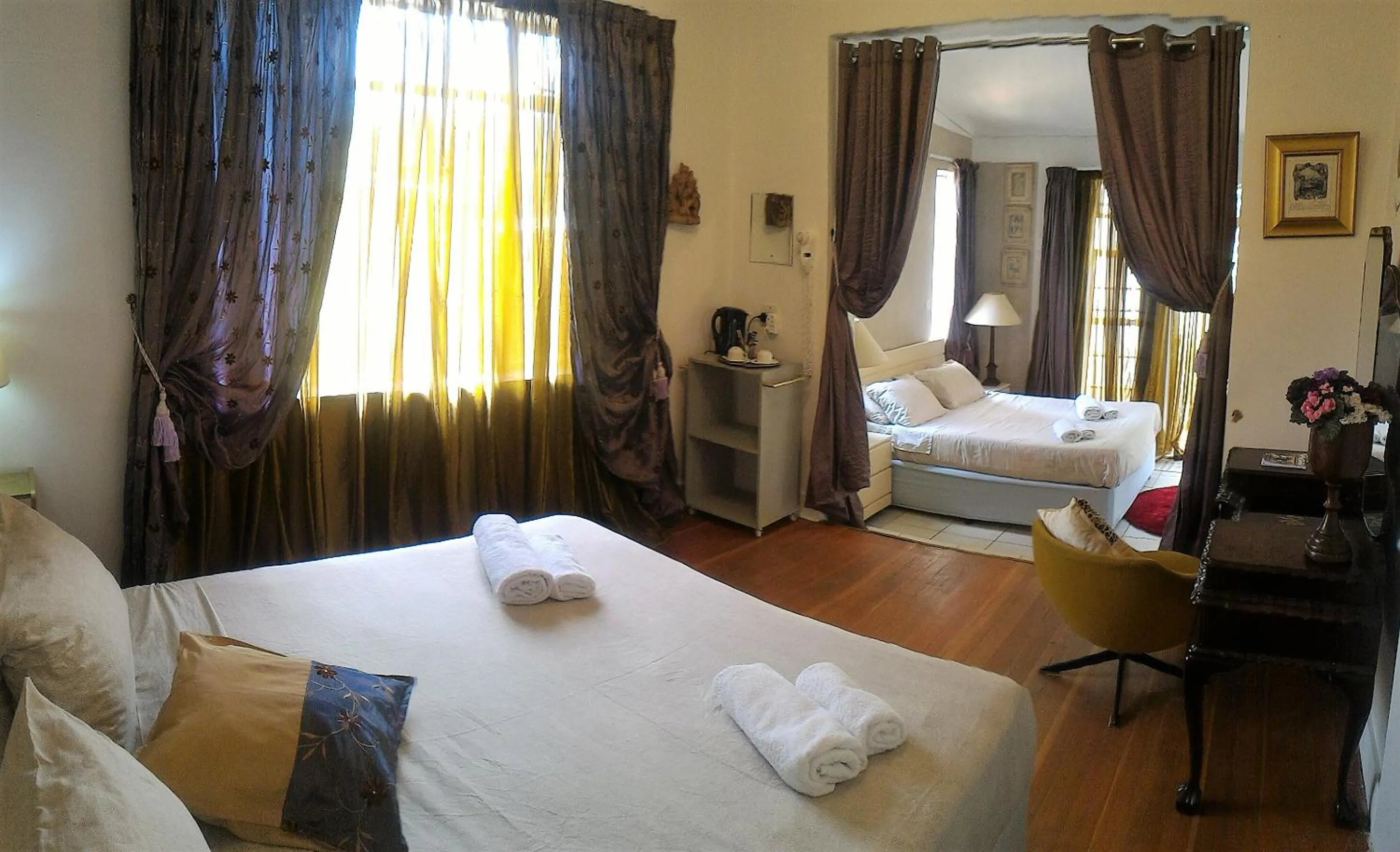 Photo of the whole room, Bed in Westmoreland Lodge