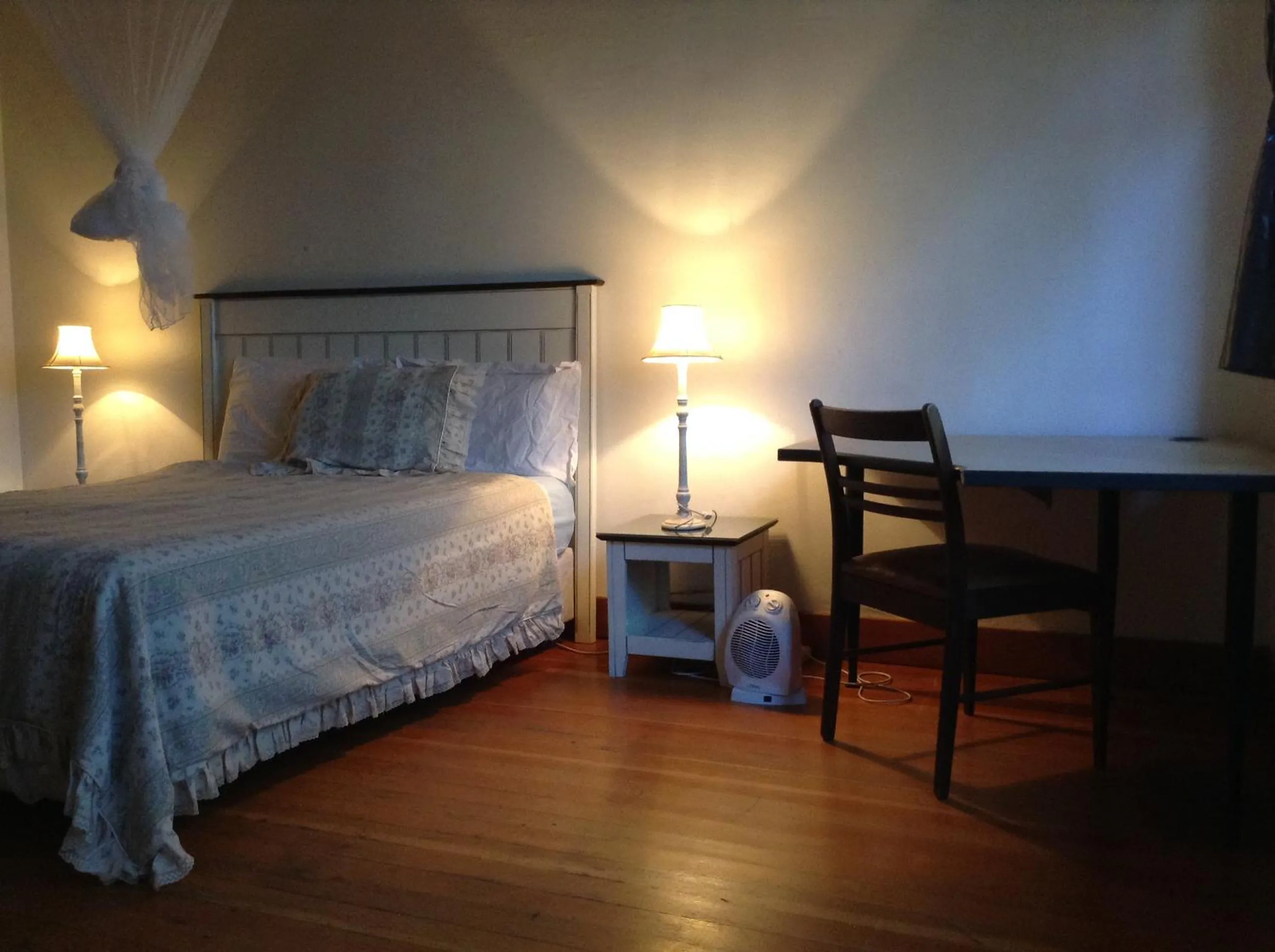 Bedroom, Bed in Westmoreland Lodge