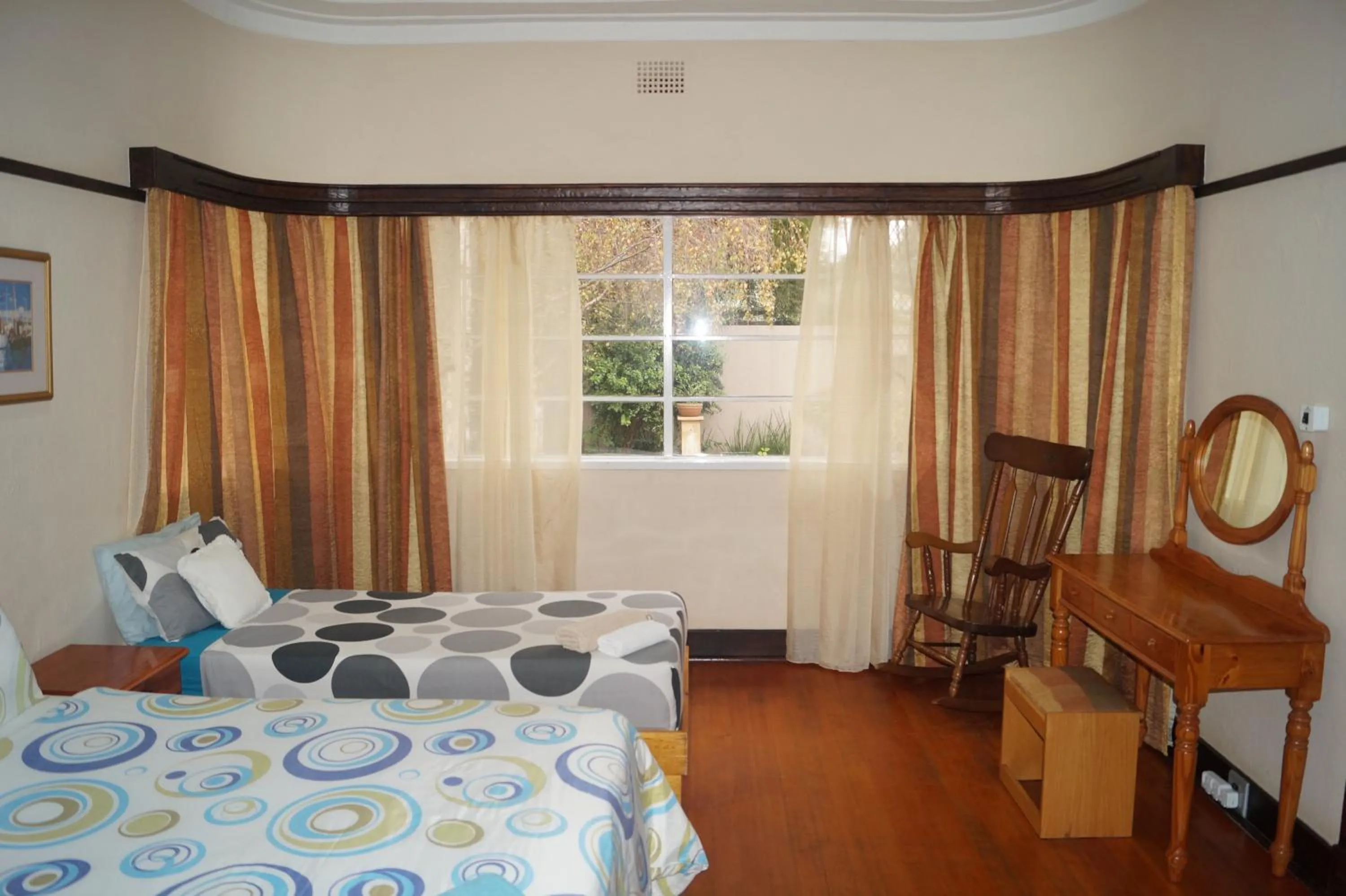 Photo of the whole room, Bed in Westmoreland Lodge