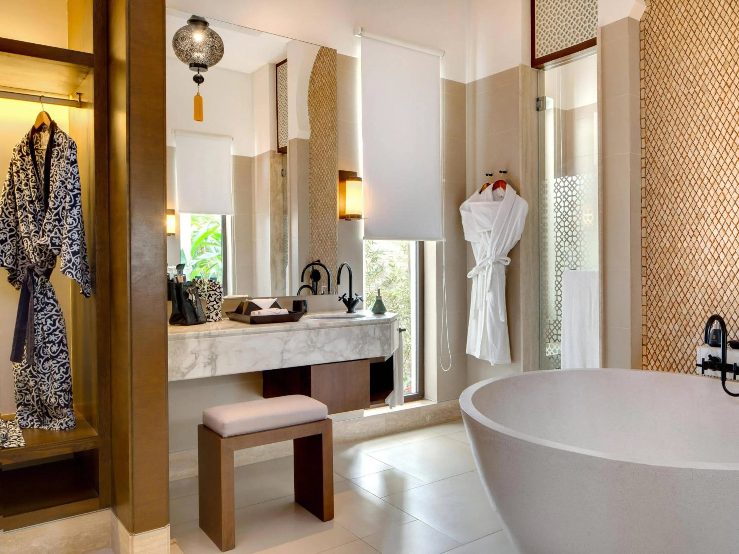 Shower in Banyan Tree Tamouda Bay
