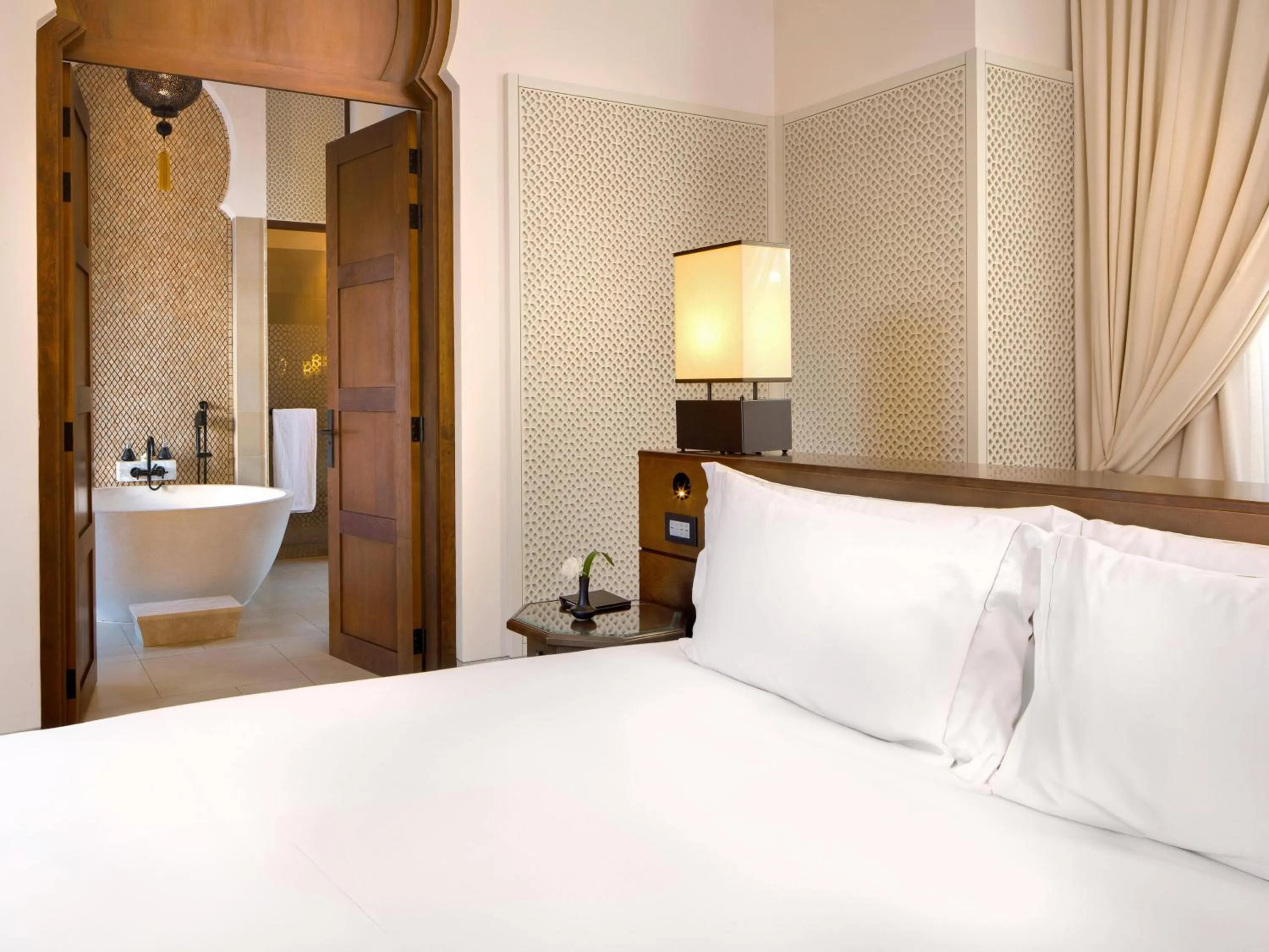 Shower, Bed in Banyan Tree Tamouda Bay