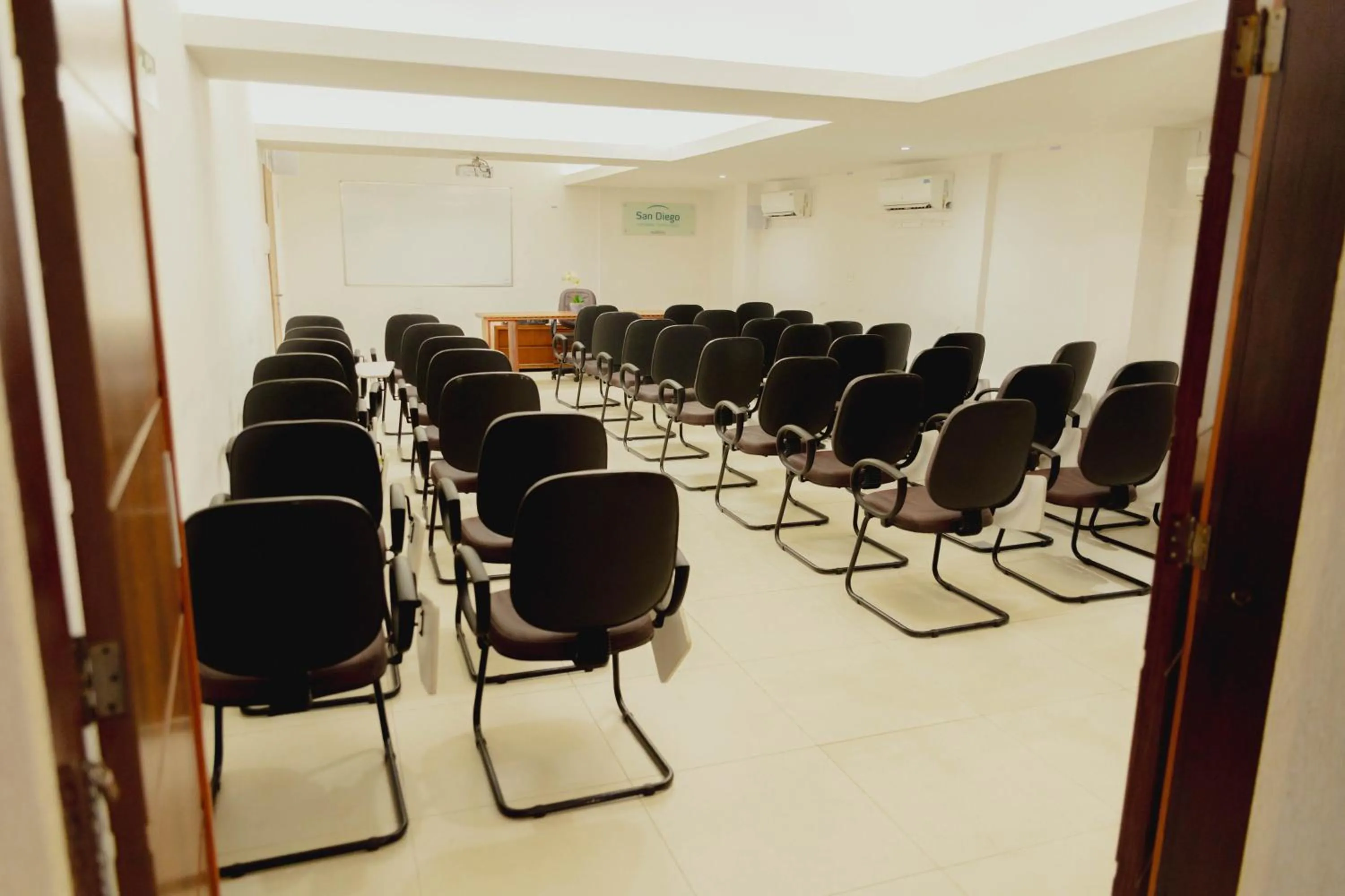 Business facilities in San Diego Lancaster Teófilo Otoni