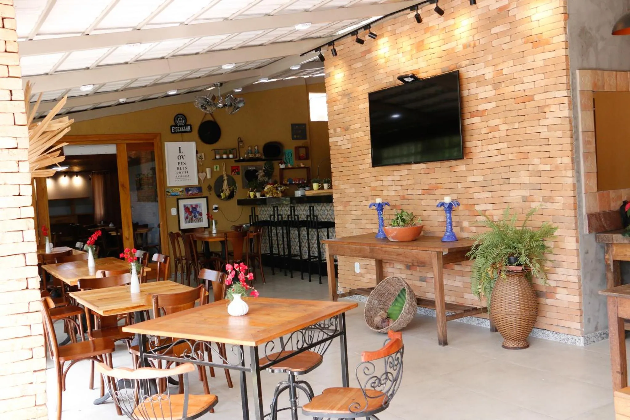 Restaurant/places to eat in San Diego Lancaster Teófilo Otoni