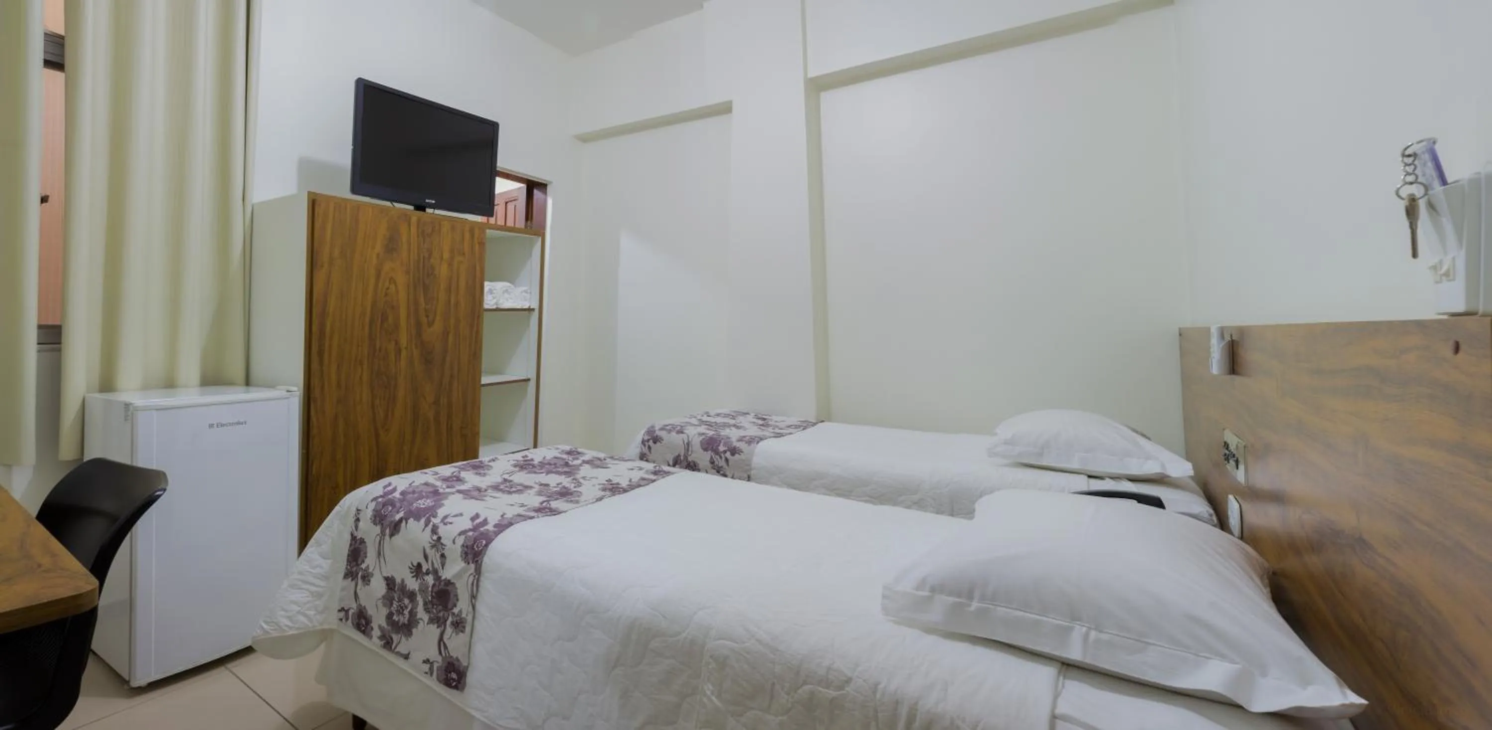 Photo of the whole room, Bed in San Diego Lancaster Teófilo Otoni