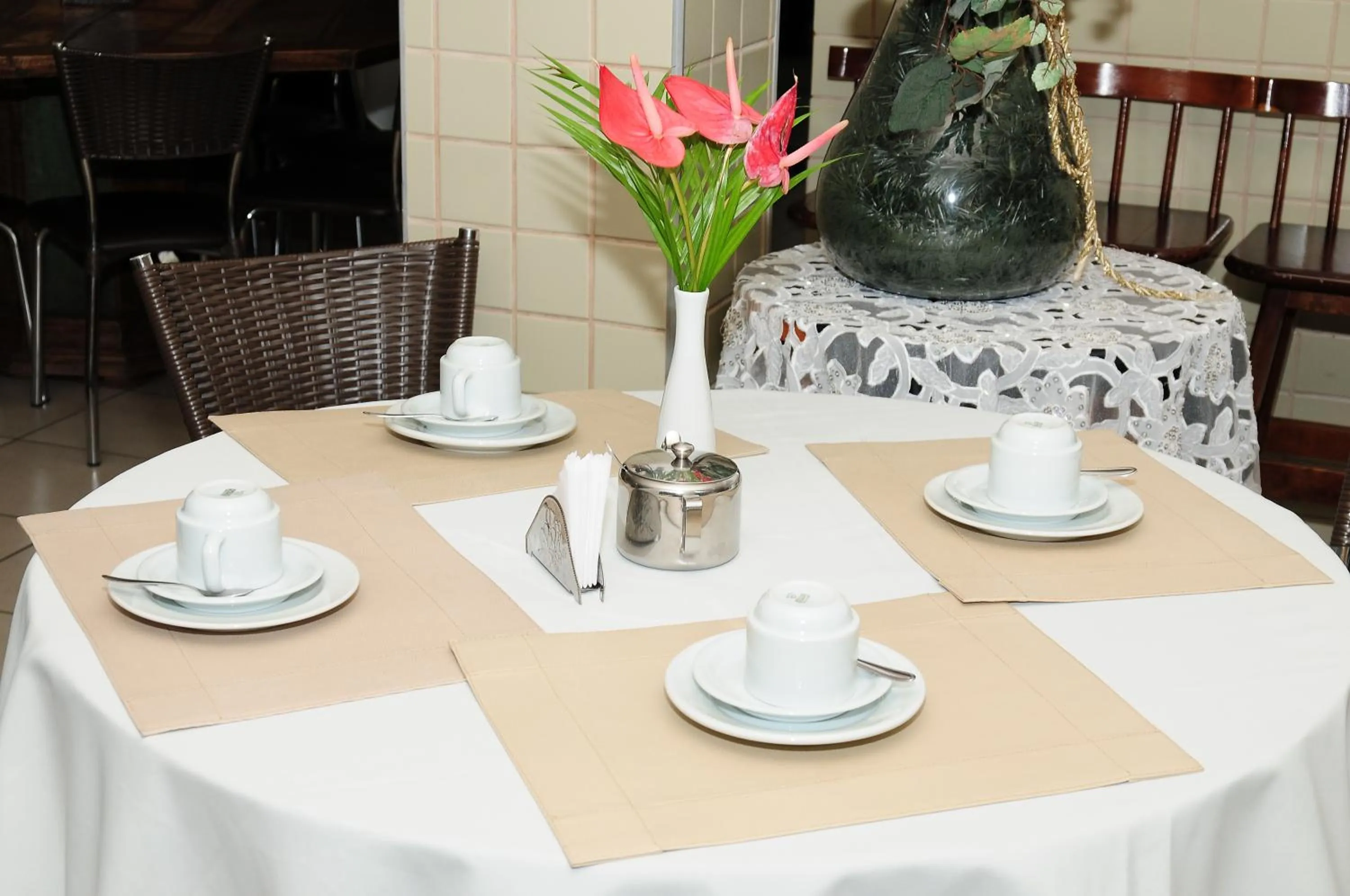 Dining area in San Diego Lancaster Teófilo Otoni