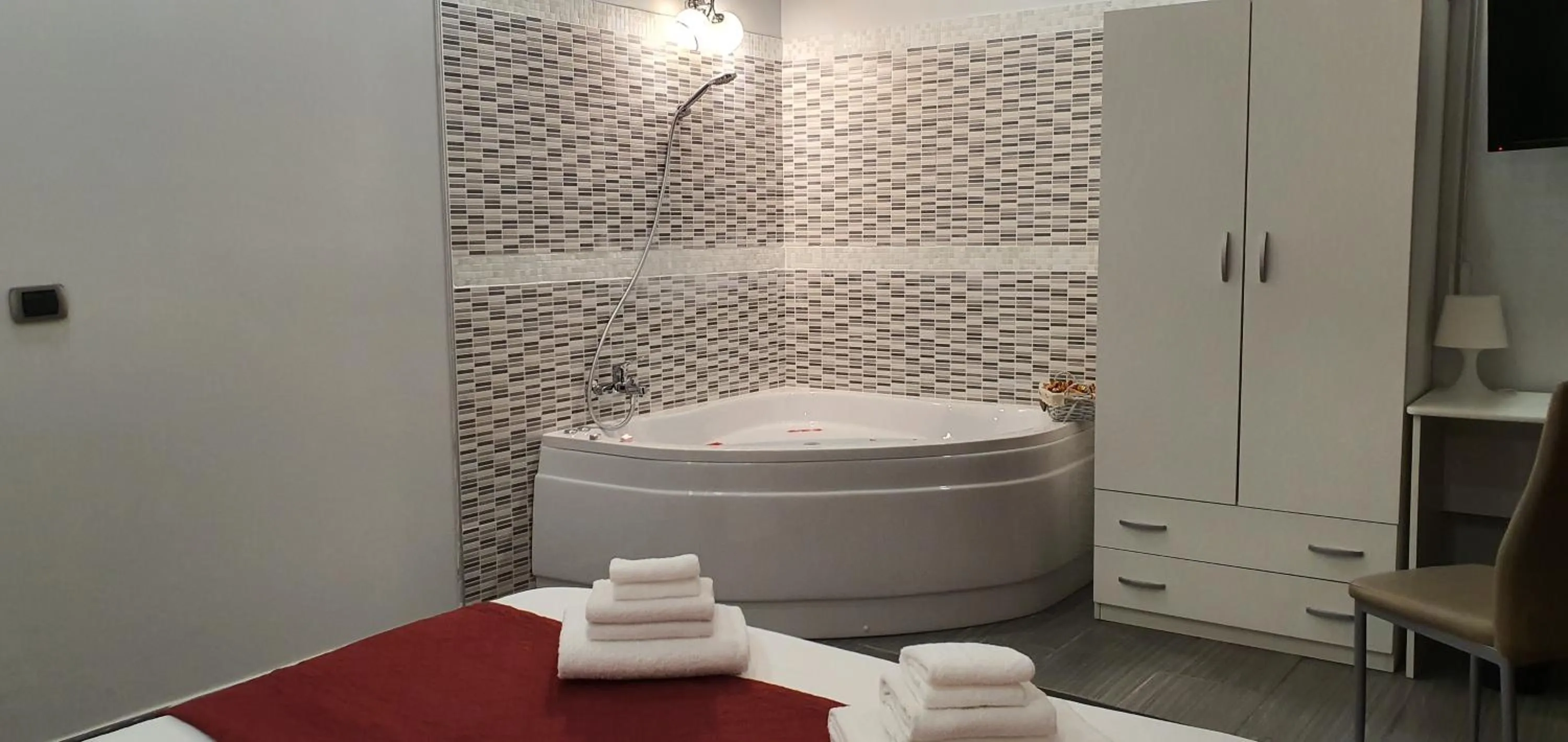 Bath in B&B Paradise