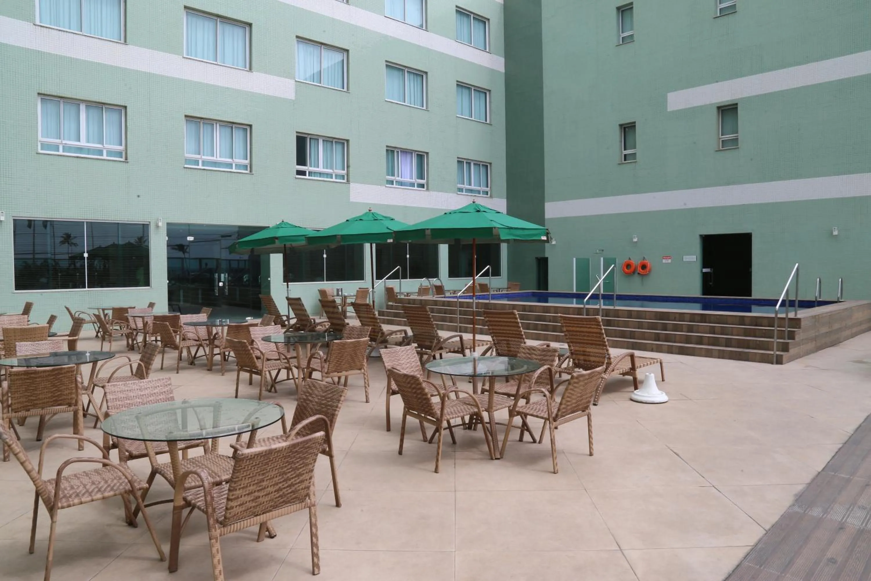 Swimming pool in Real Classic Bahia Hotel