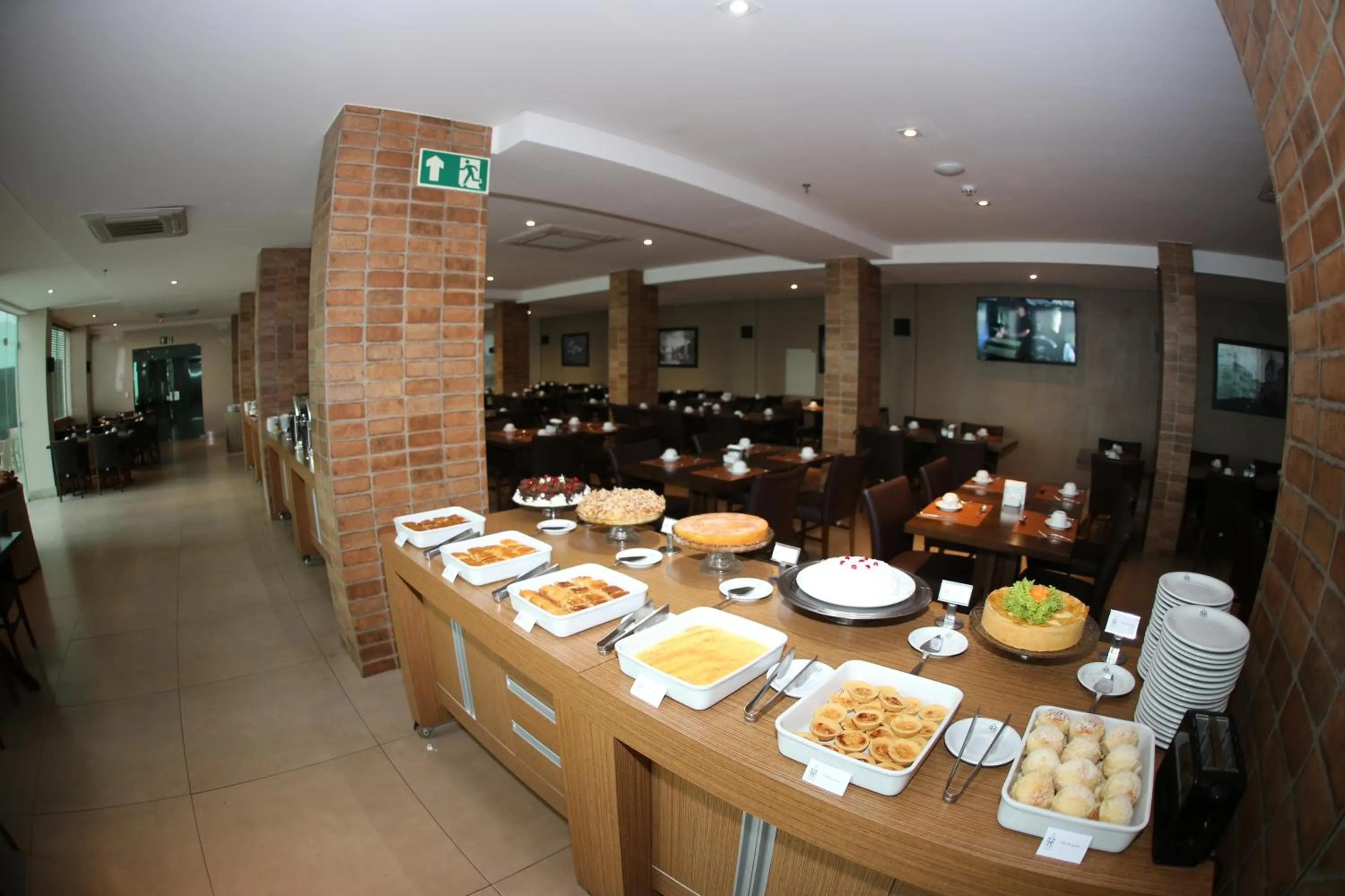 Restaurant/places to eat in Real Classic Bahia Hotel