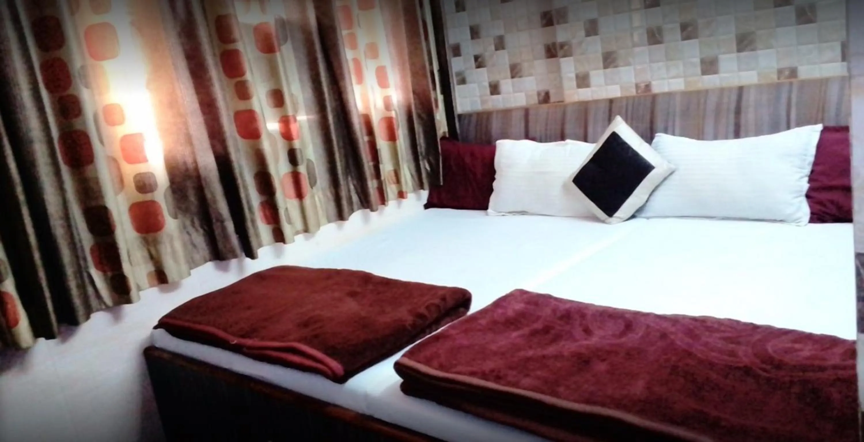 Bed in Ajanta Hotel 100 Mtrs Railway Station & 400 Mtrs Dargah
