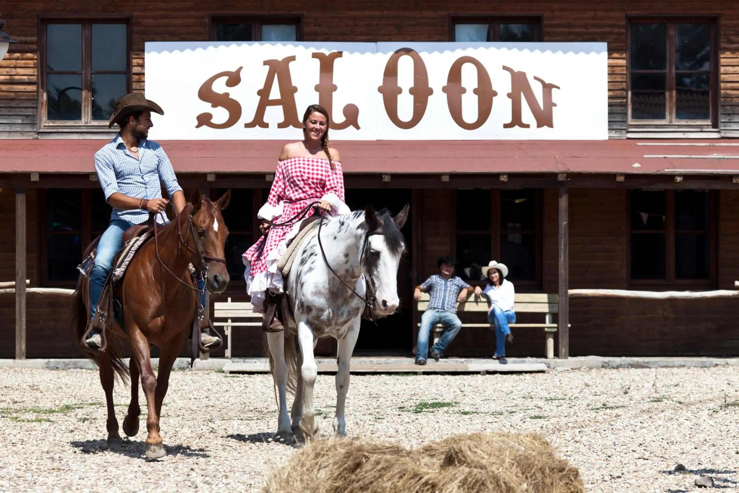 People in Horse Country Resort Congress & Spa - Hotel Ribot