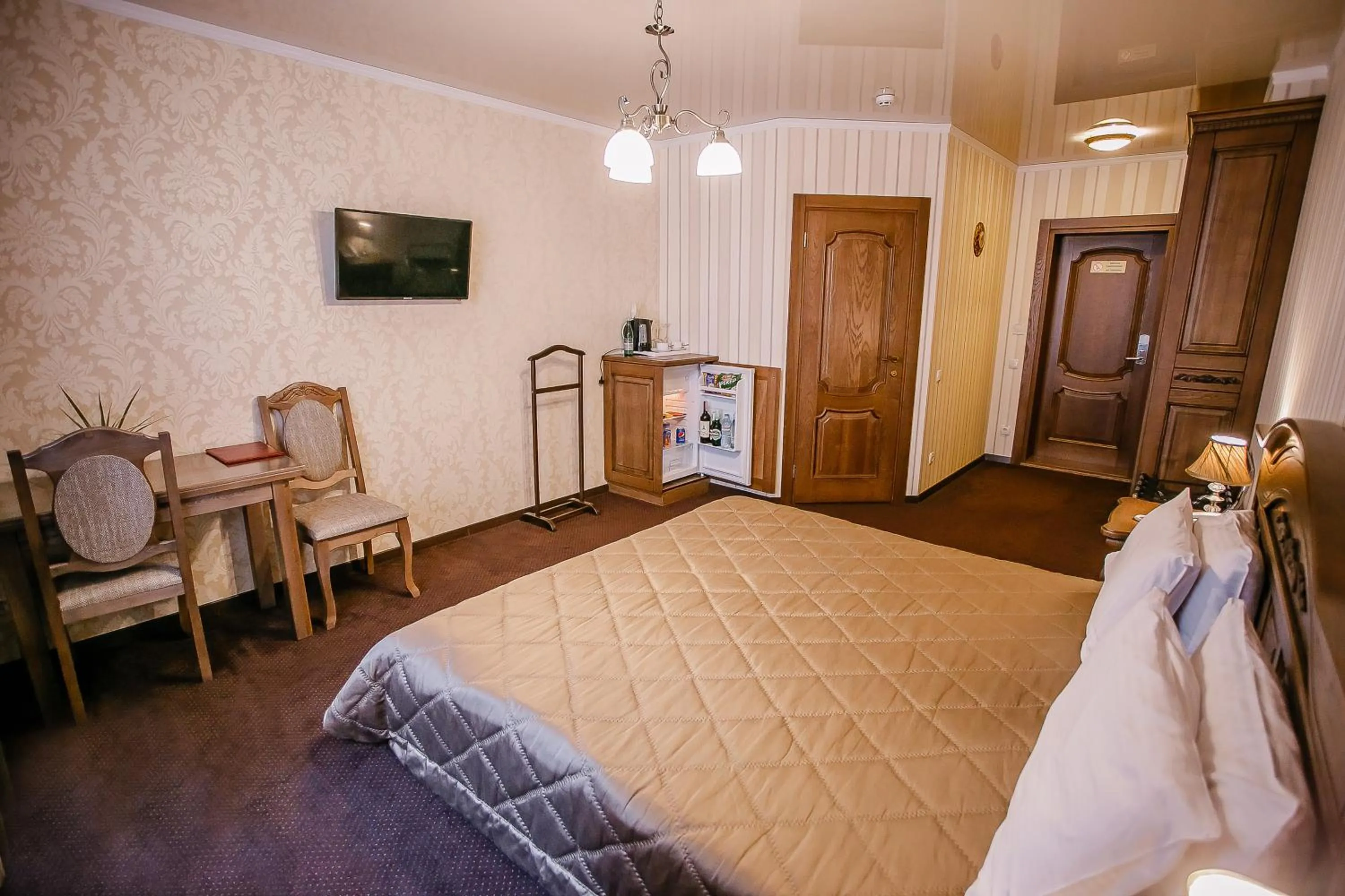 Photo of the whole room, Bed in Aristokrat