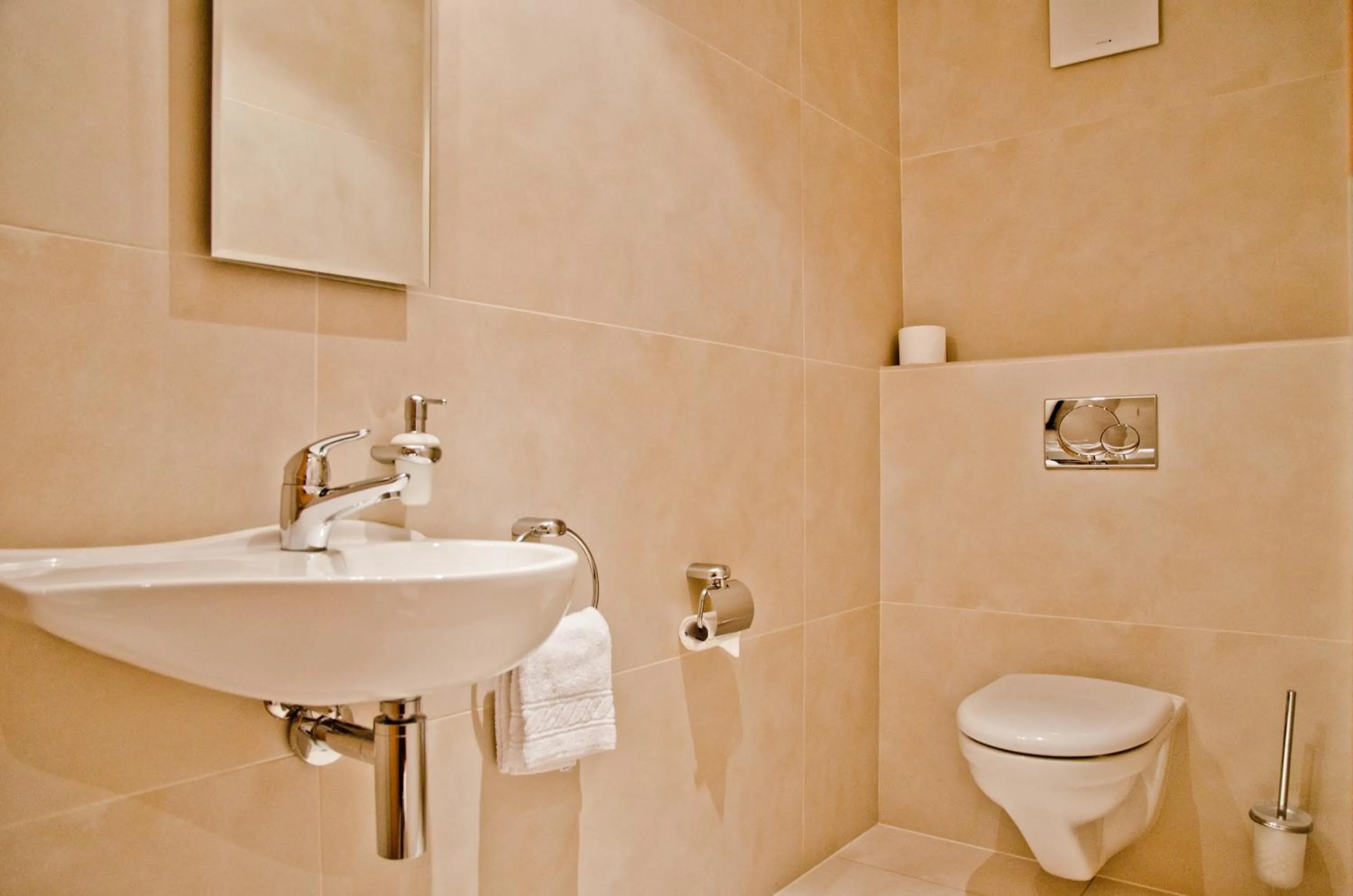 Bathroom in Apartment Delta - GRIWA RENT AG