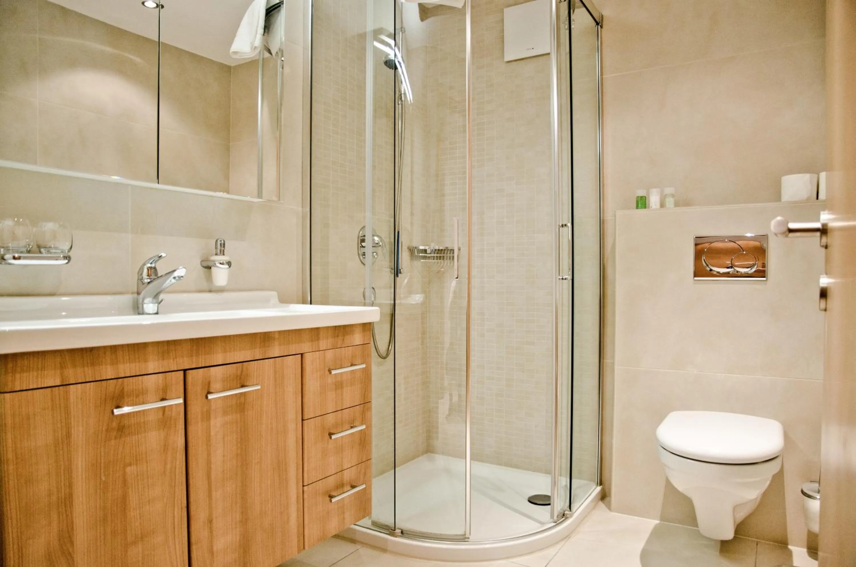 Bathroom in Apartment Delta - GRIWA RENT AG