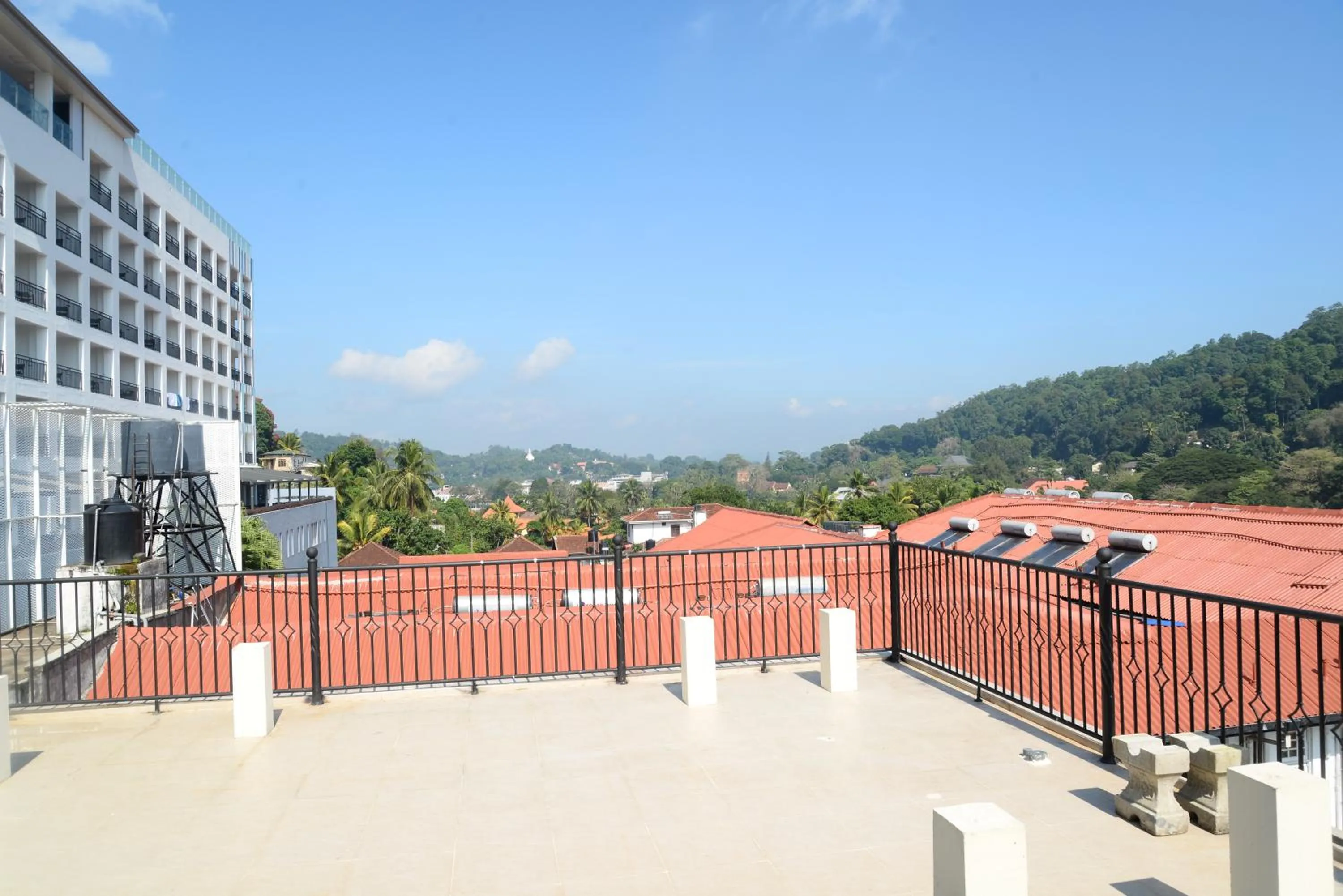 Mountain view in King Of Kandy