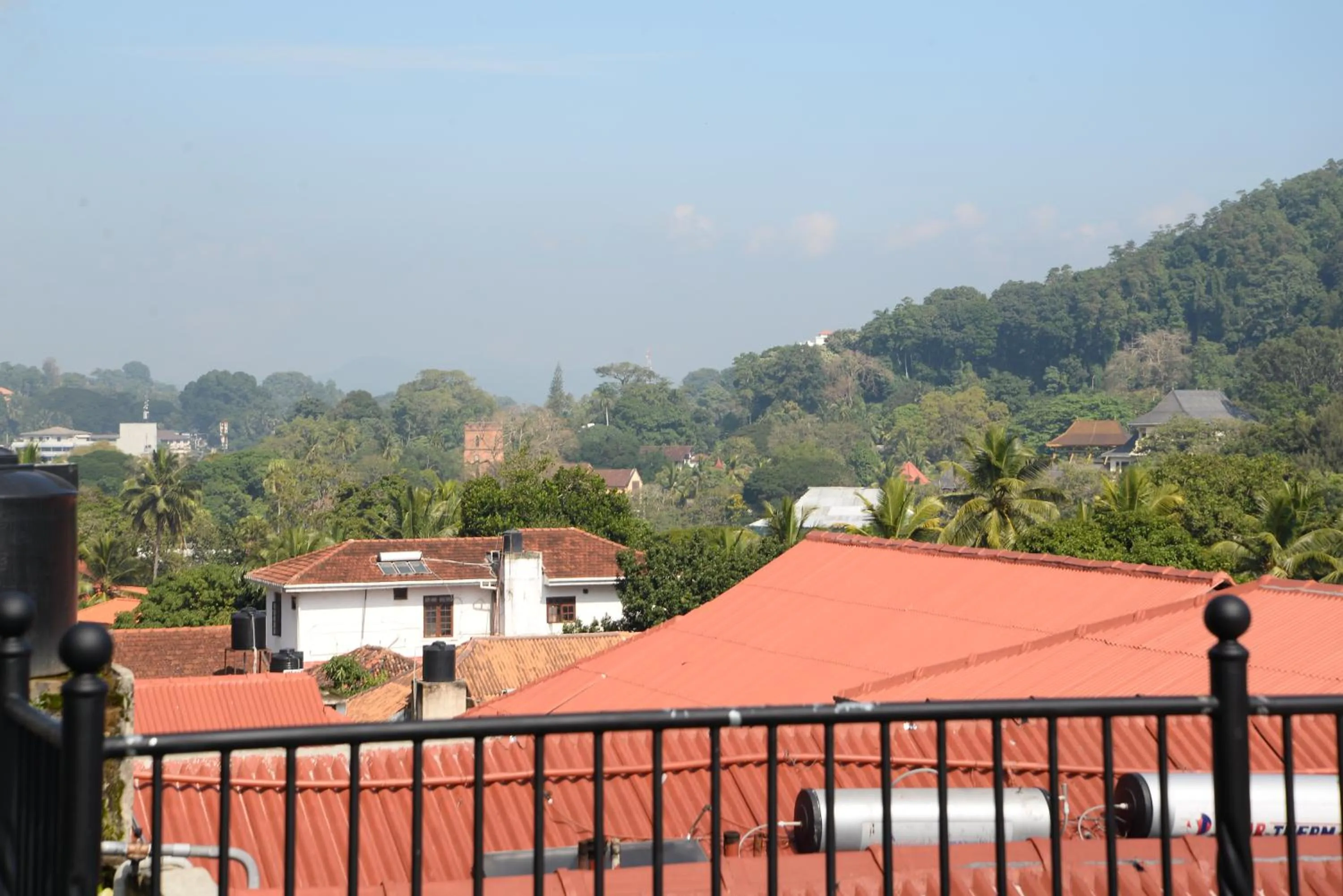 Mountain view in King Of Kandy