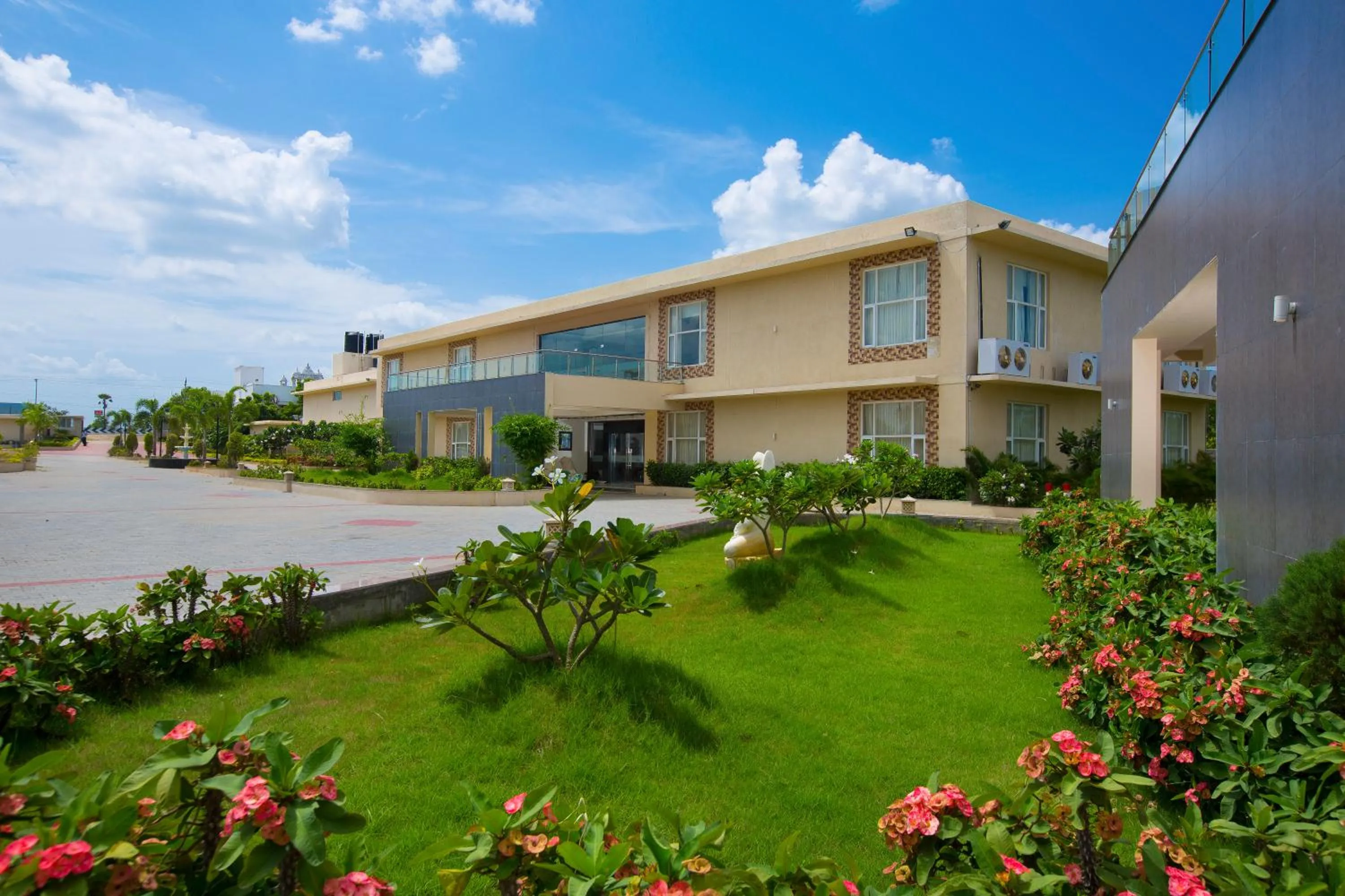 Facade/entrance in Landmark Pallavaa Beach Resorts Mahabalipuram