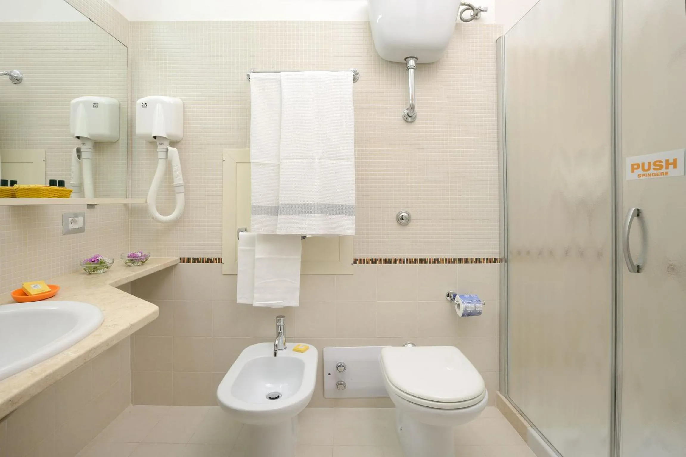 Bathroom in Hotel Oasis