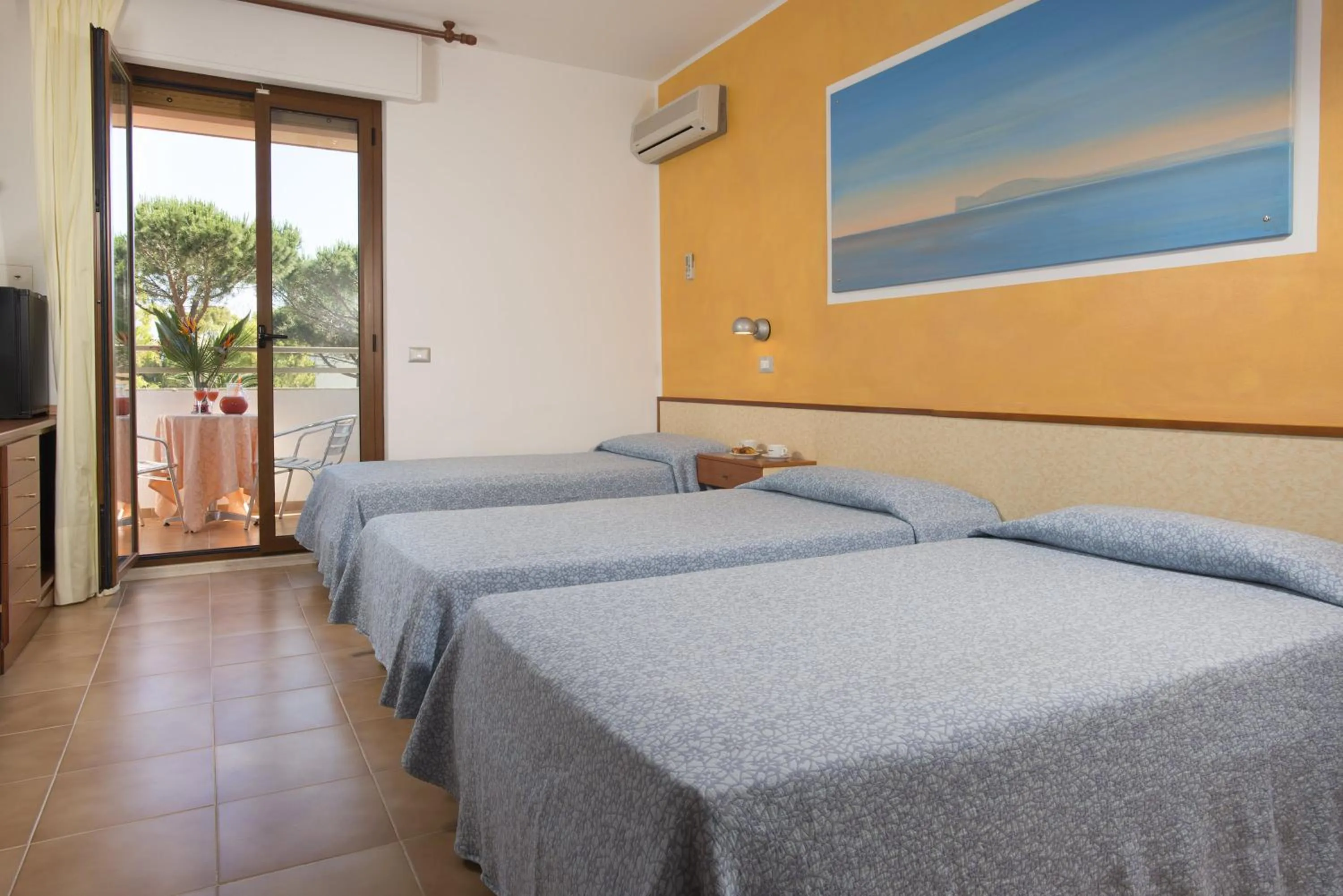 Bedroom, Bed in Hotel Oasis