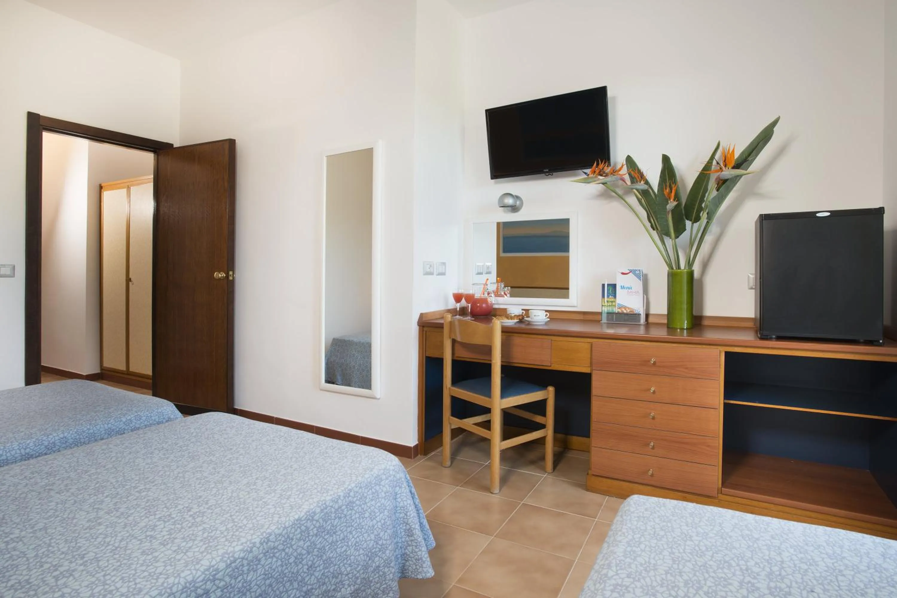 Bedroom, Bed in Hotel Oasis