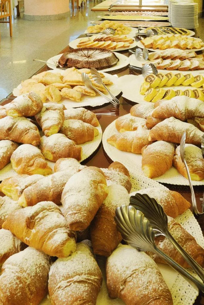 Food and drinks in Hotel Oasis