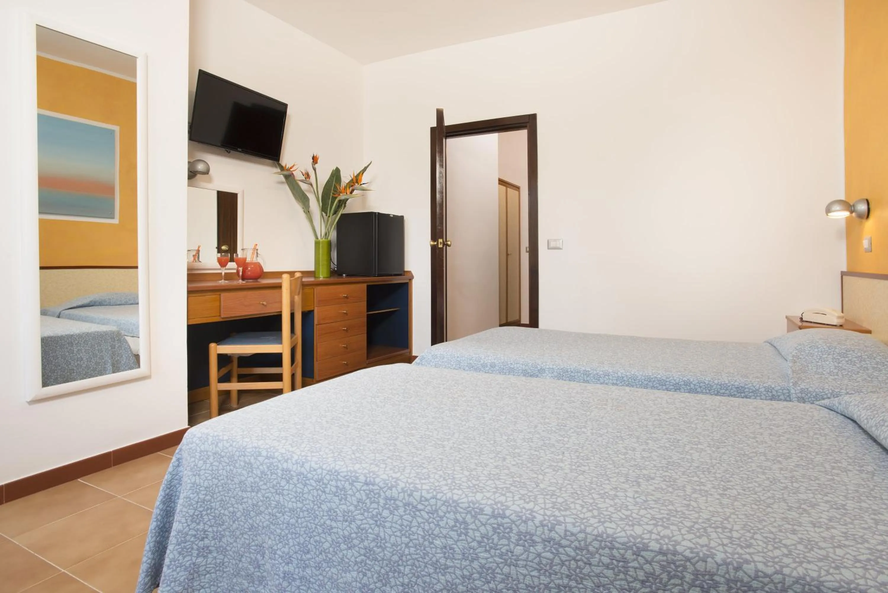 Bedroom, Bed in Hotel Oasis