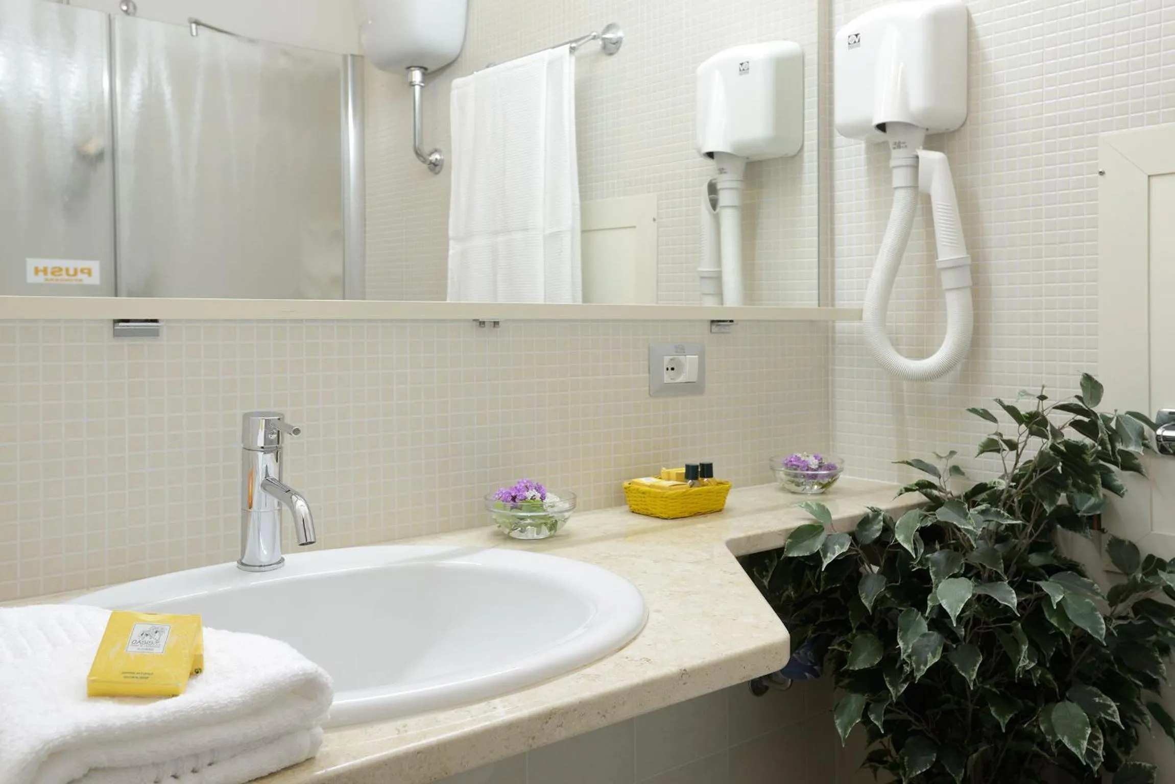 Bathroom in Hotel Oasis