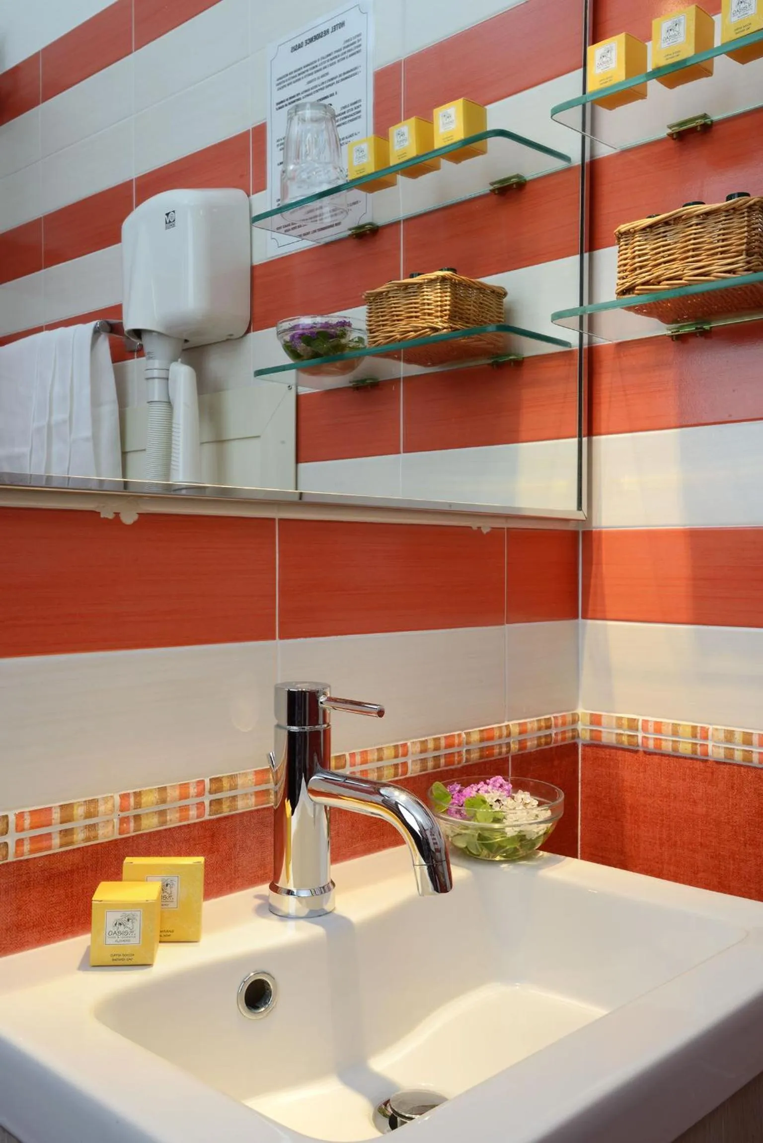 Bathroom in Hotel Oasis