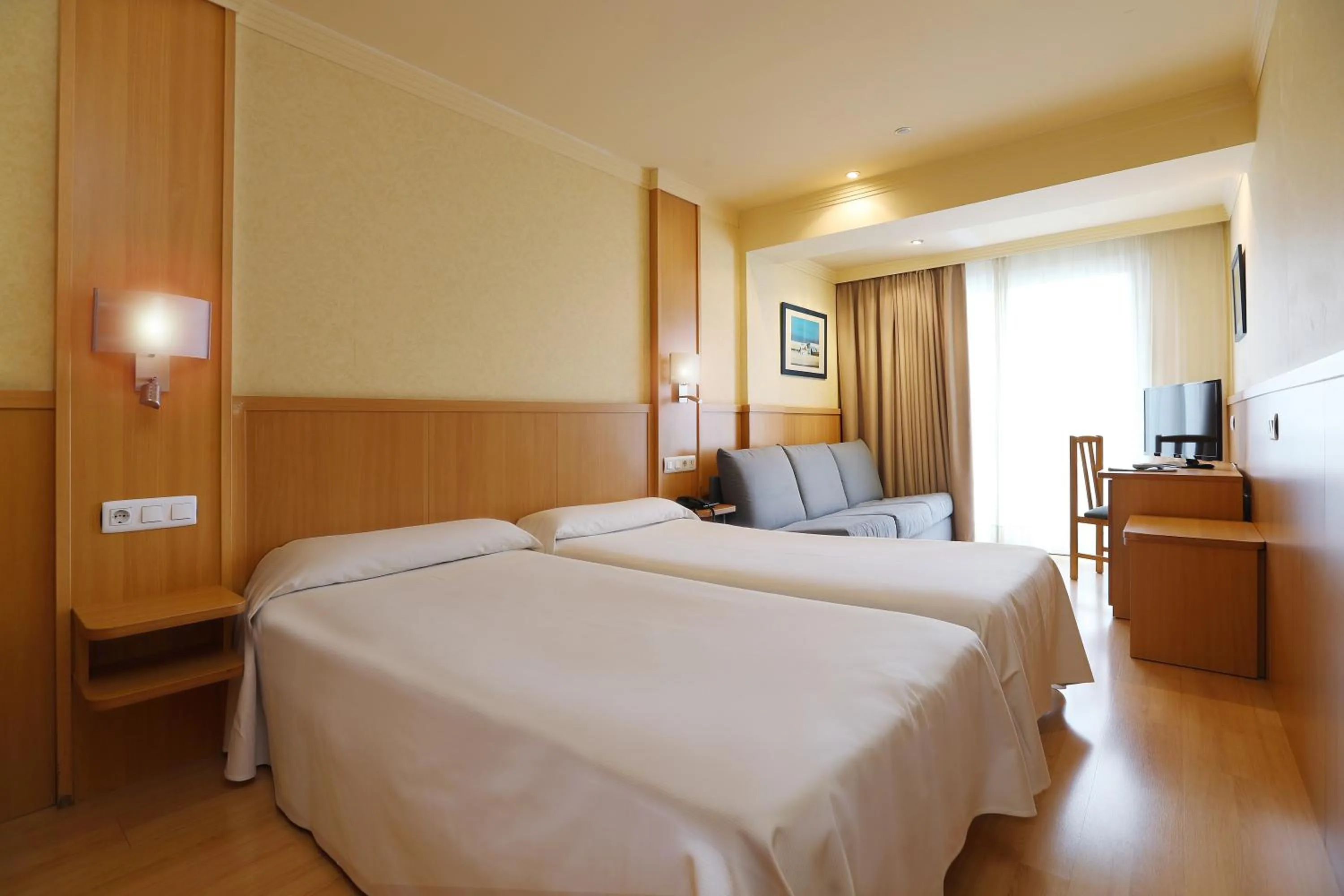 Superior Triple Room in Hotel Guitart Central Park Aqua Resort