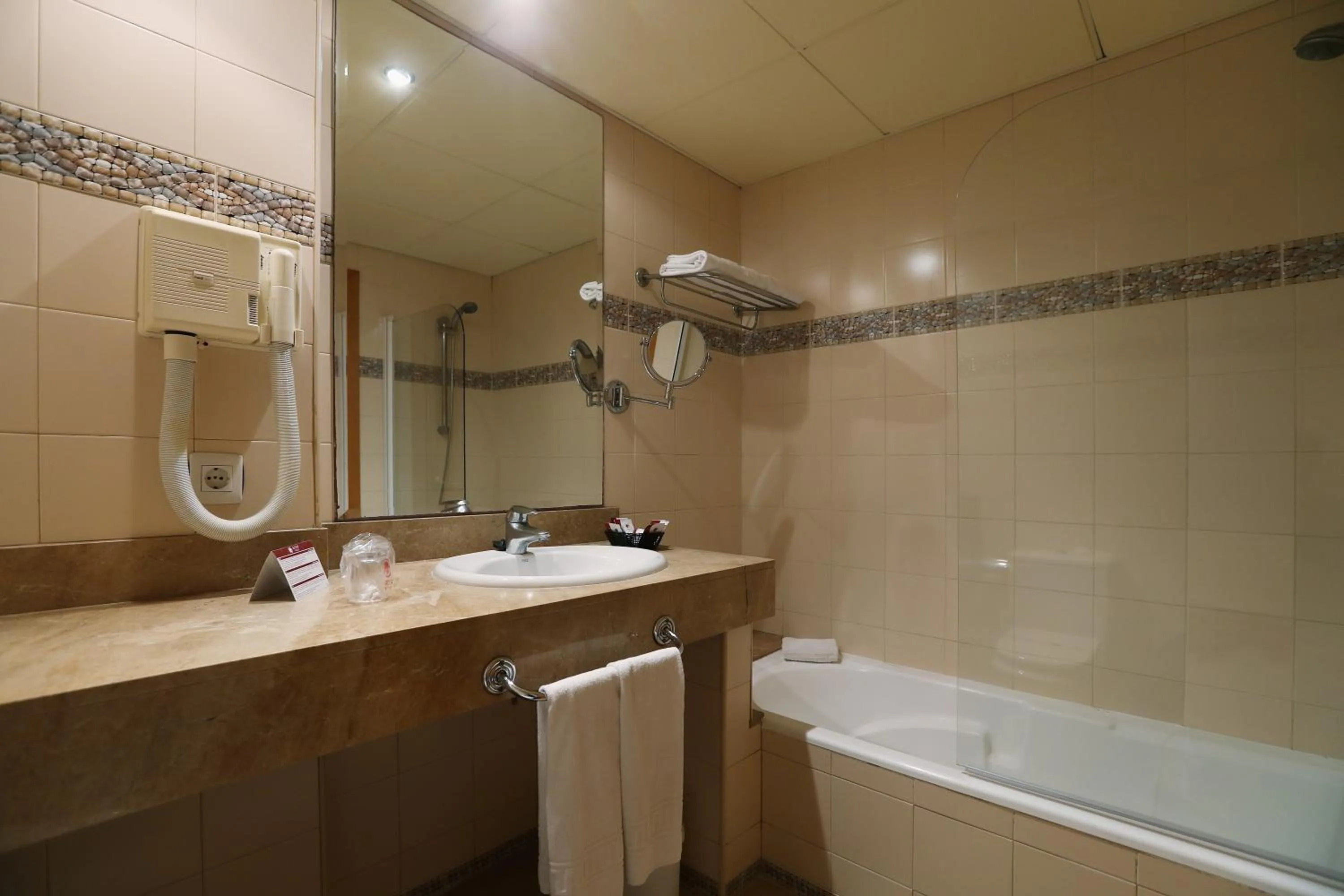 Bathroom in Hotel Guitart Central Park Aqua Resort