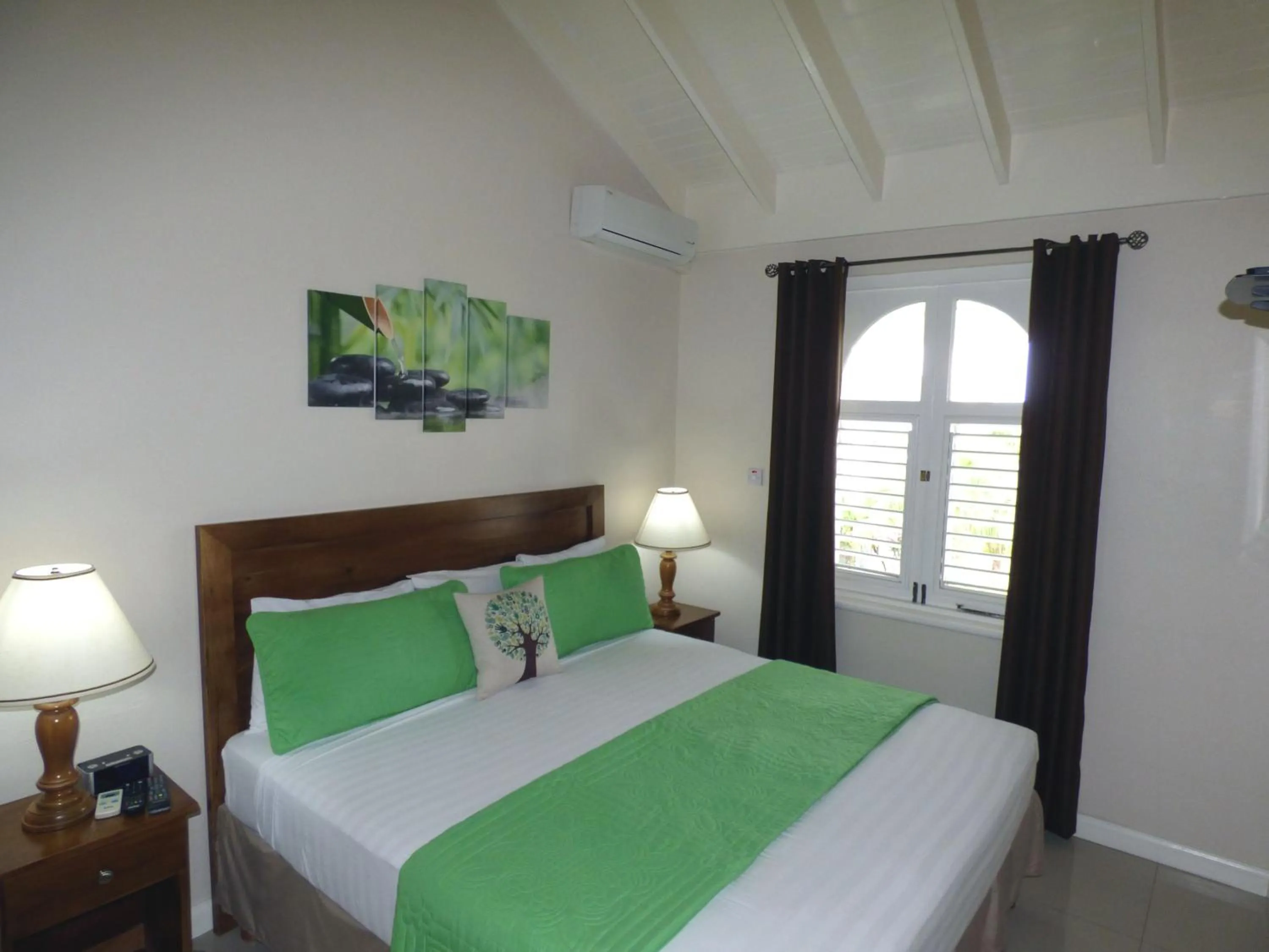 Bed in Beach One Bedroom Suite A29