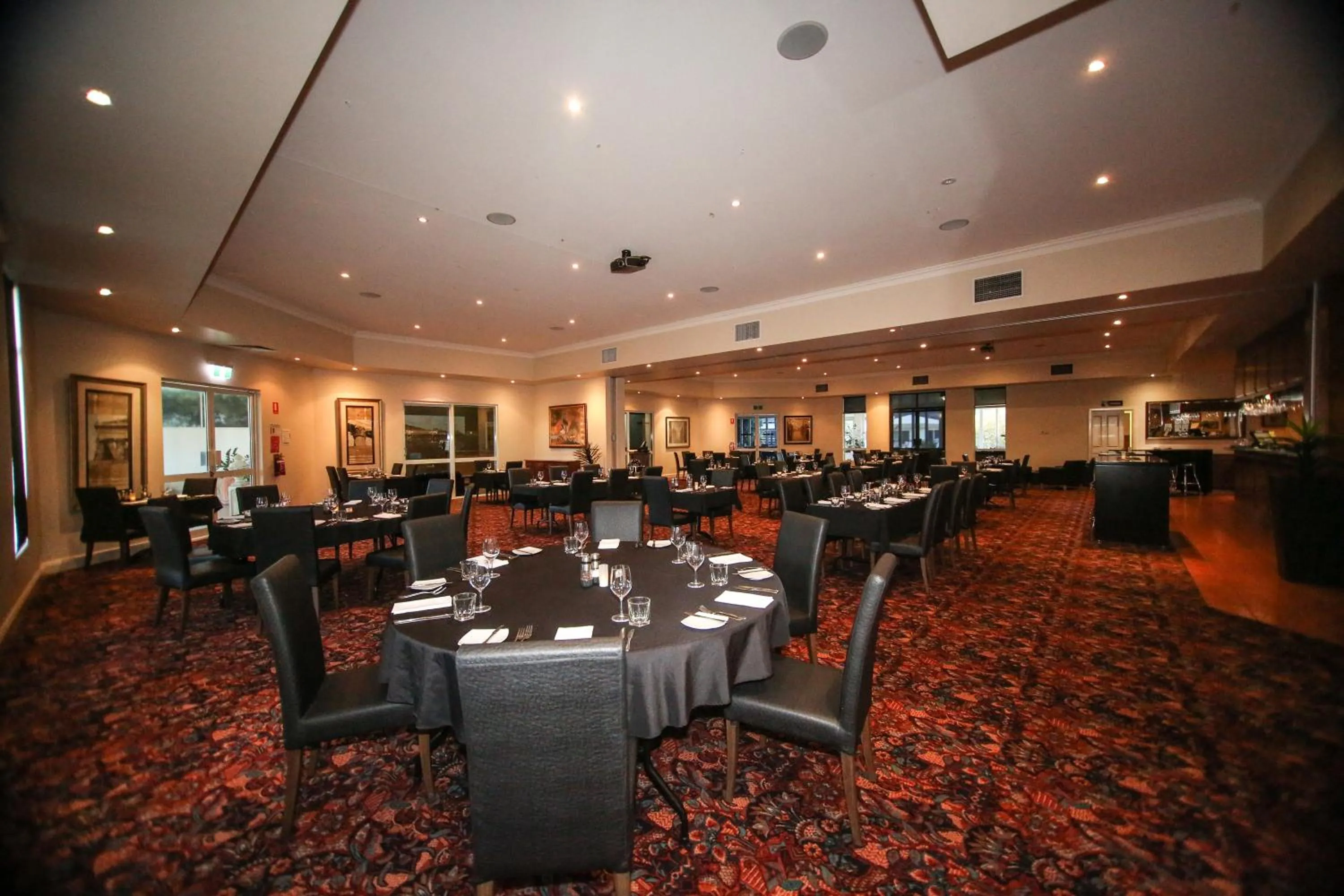 Restaurant/places to eat in Roma Explorers Inn