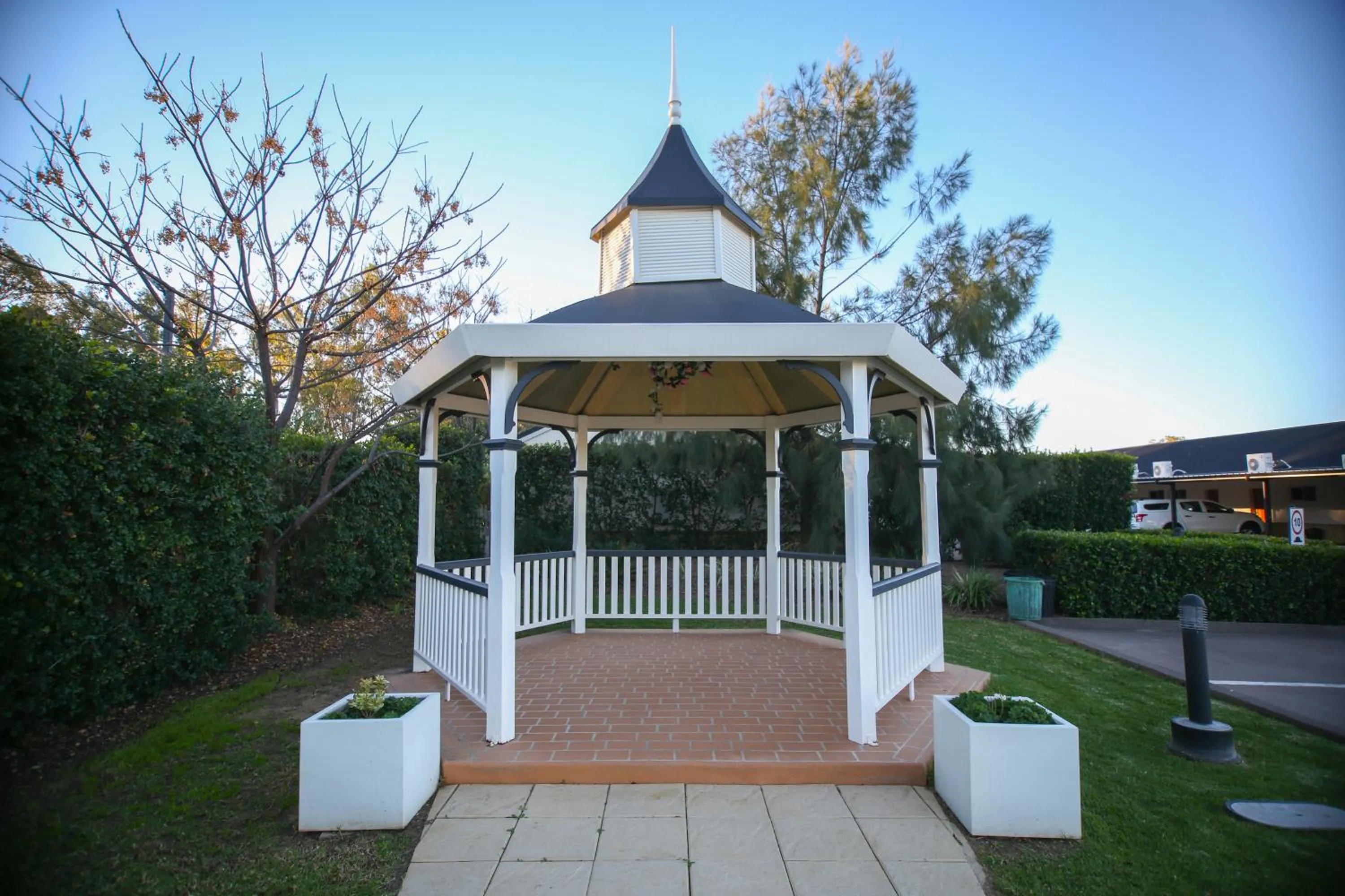 Garden in Roma Explorers Inn