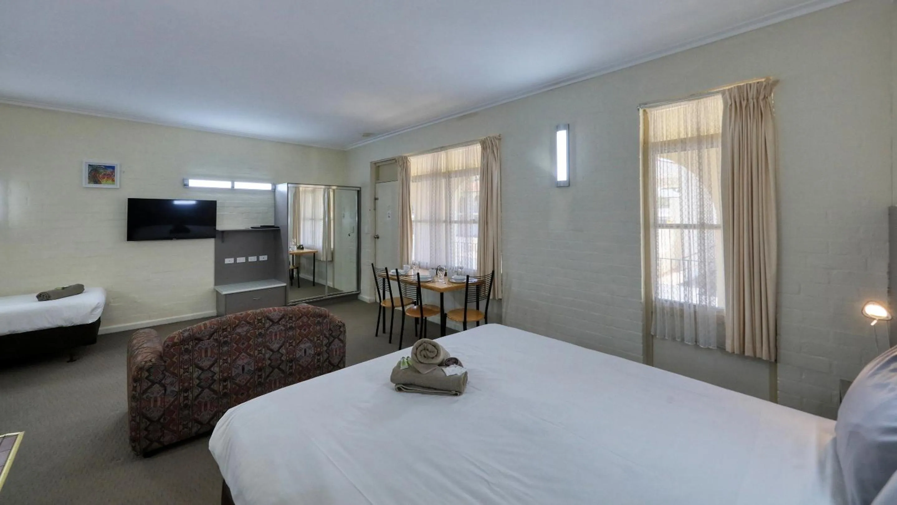 Bed in Bishops Lodge Narrandera