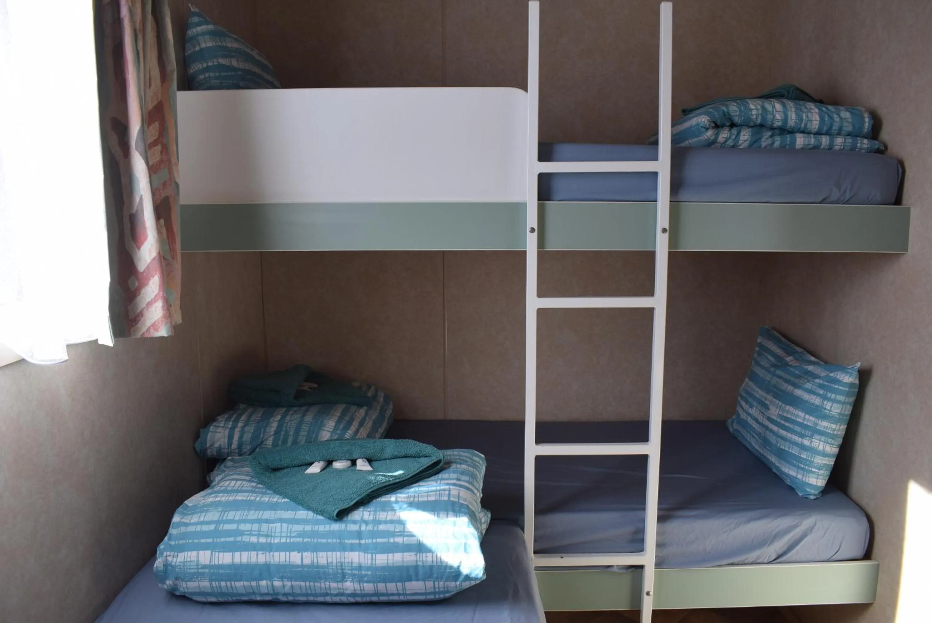 bunk bed, Bed in Bega Caravan Park