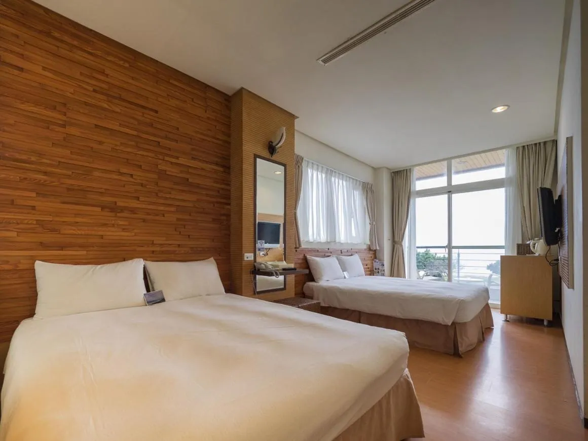 Photo of the whole room, Bed in LoveSea 126 Beach Inn