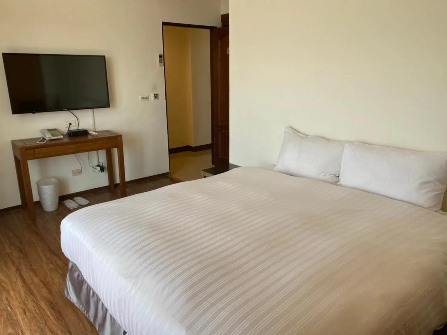 Bed in LoveSea 126 Beach Inn