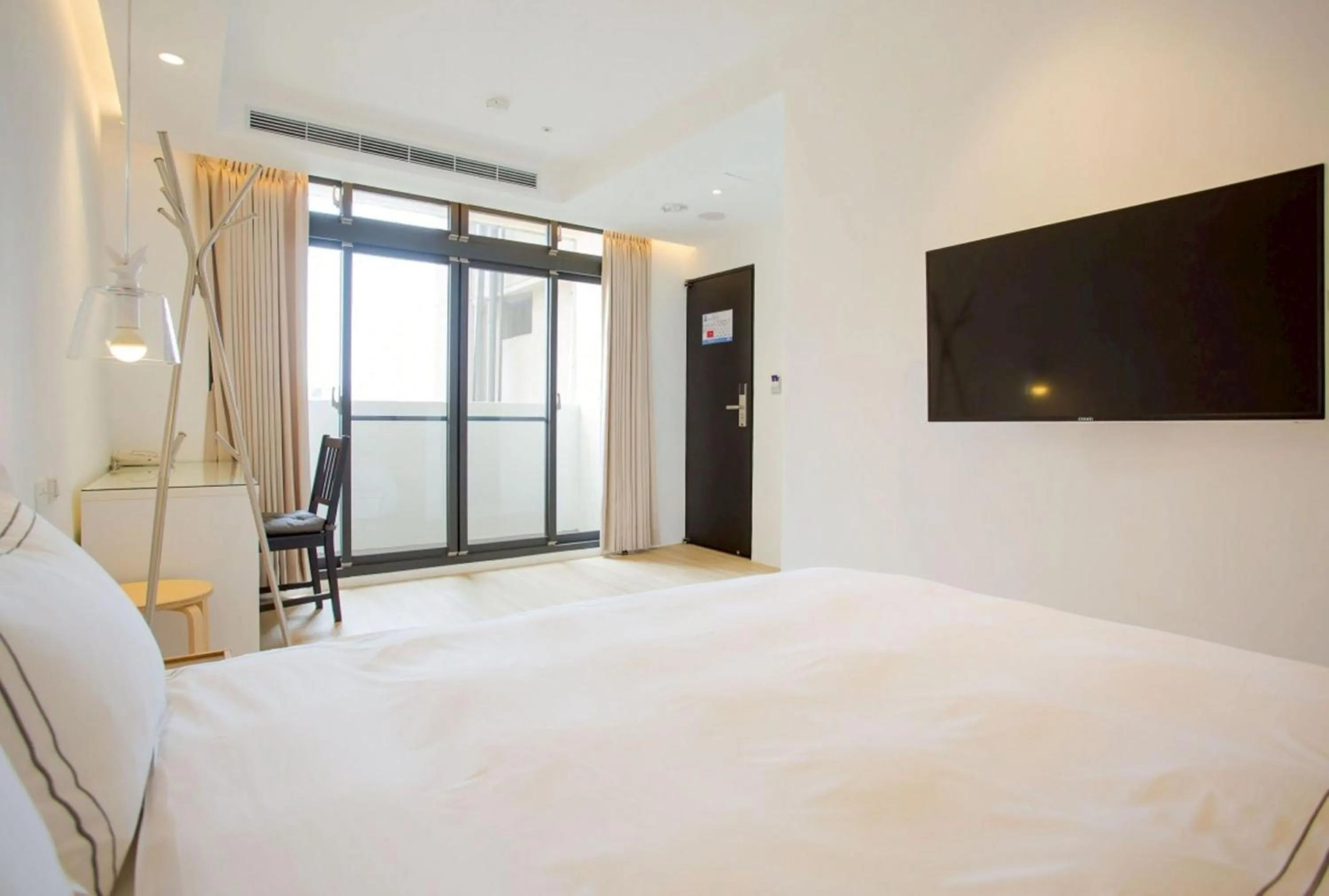 Photo of the whole room, Bed in Mini West Hotel