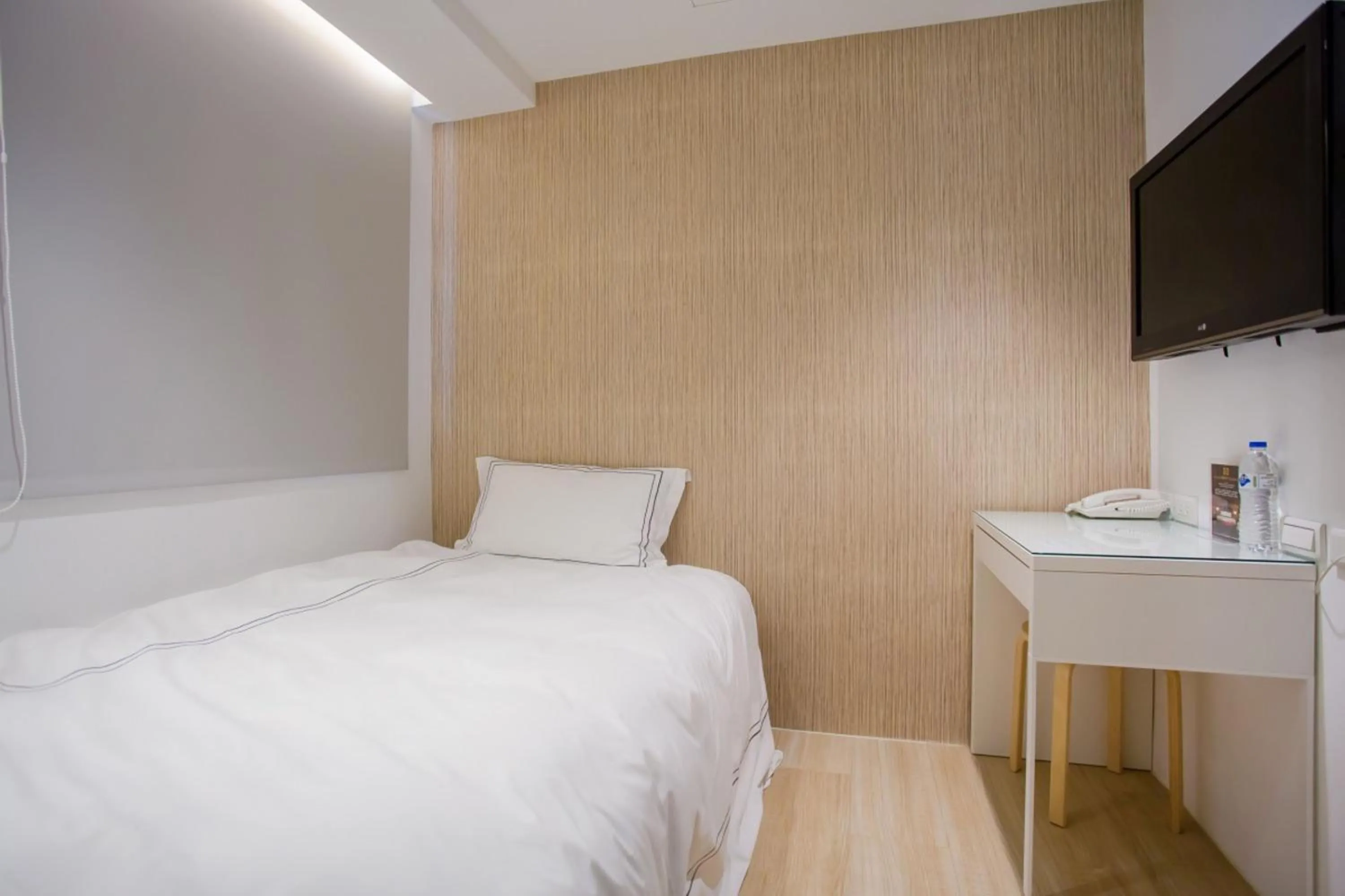 Photo of the whole room, Bed in Mini West Hotel