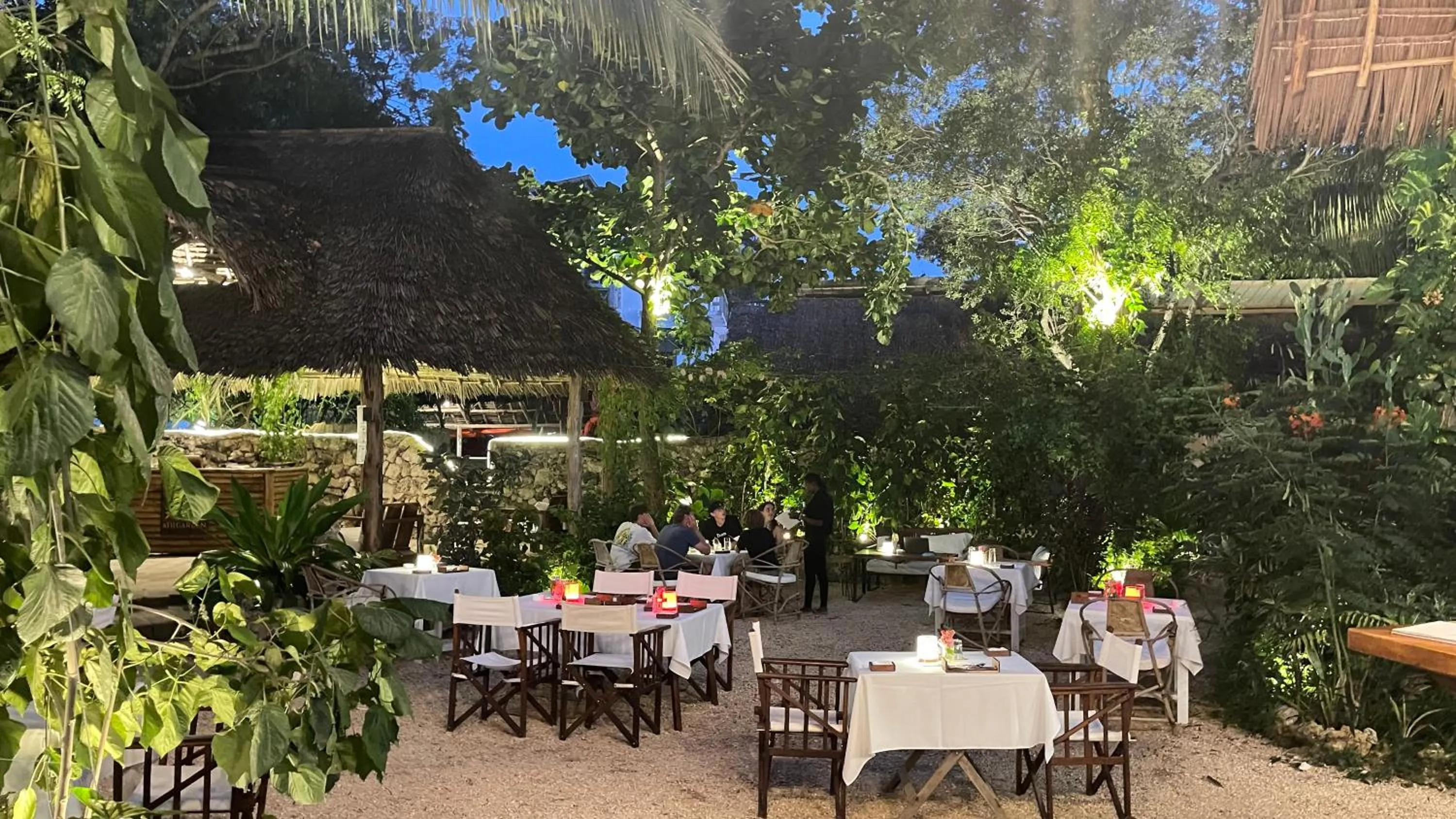 Restaurant/places to eat in Atii Garden Bungalows