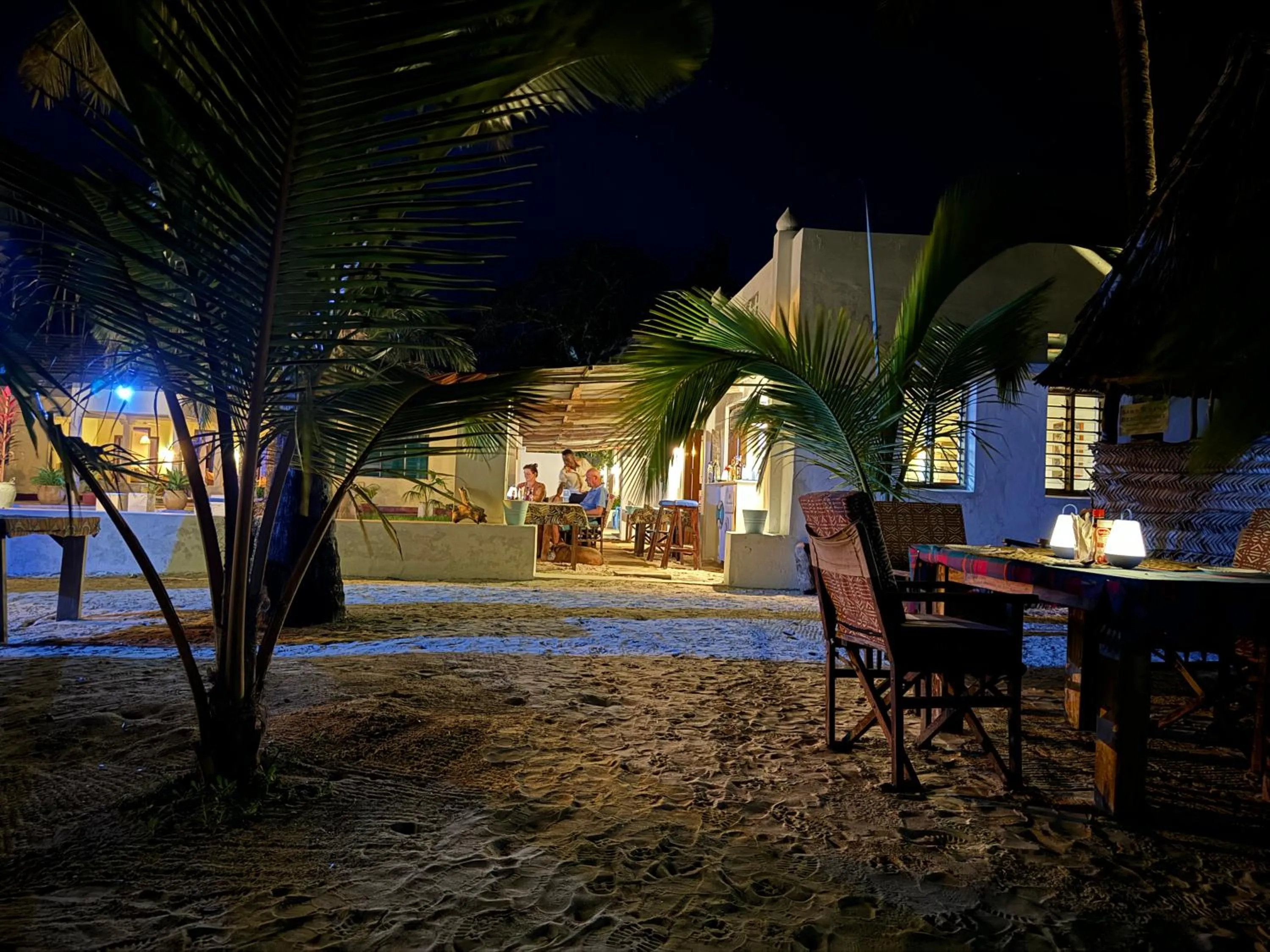 Restaurant/places to eat in Sawa Sawa Beach House